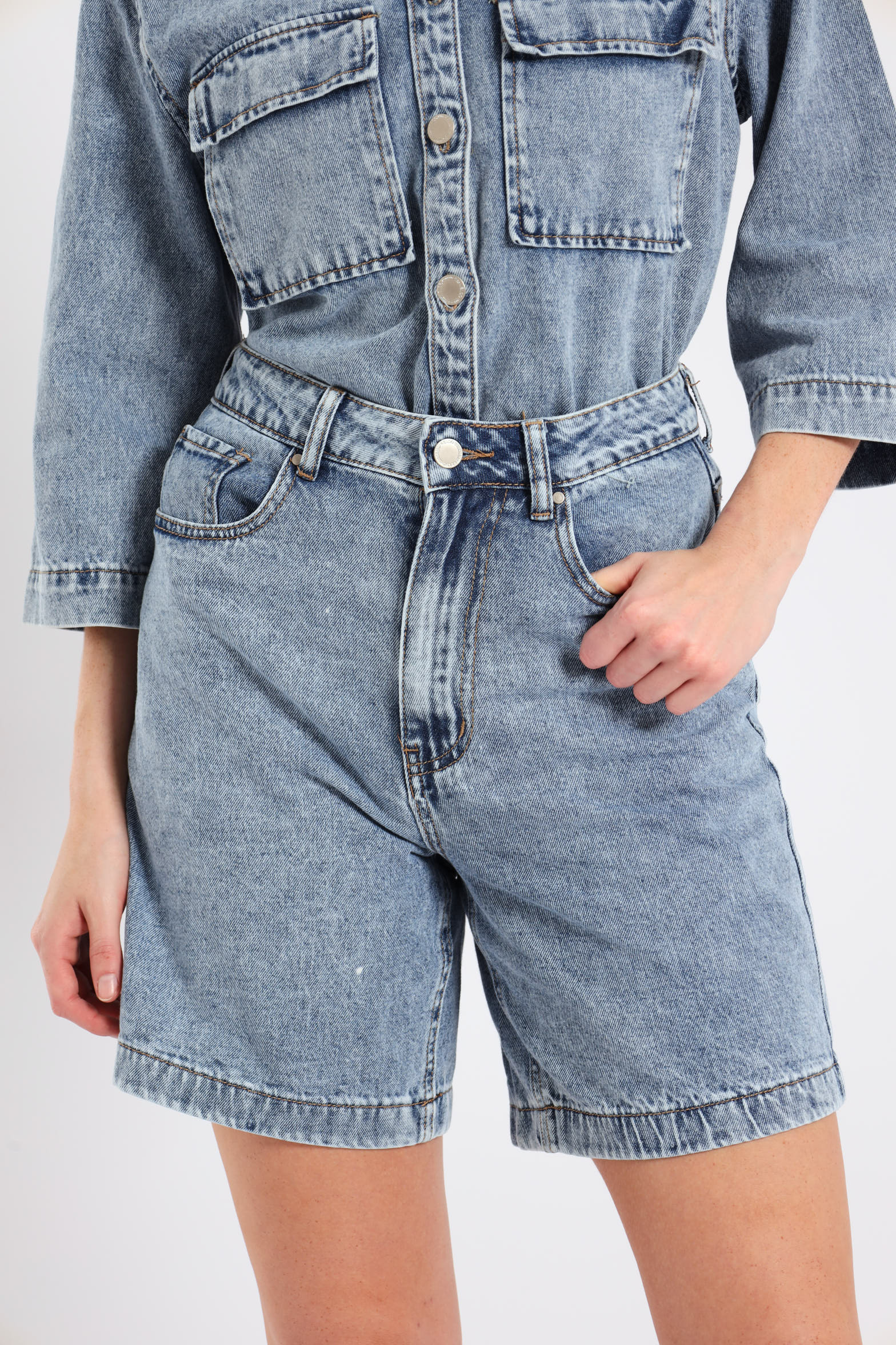 Raw Hem Boyfriend Mid Thigh Shorts - Light Wash - Image 2