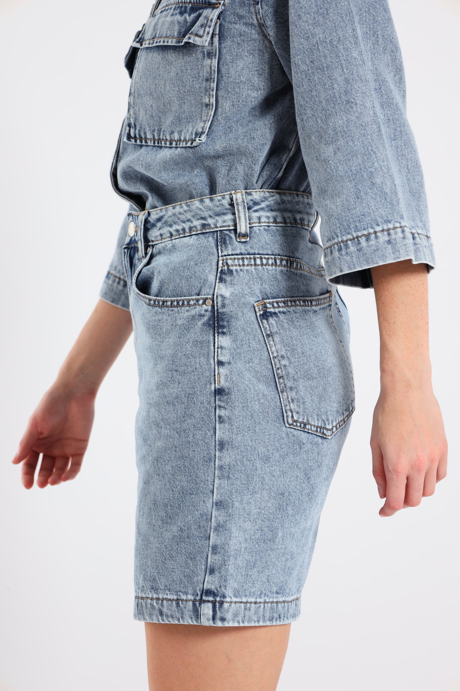 Raw Hem Boyfriend Mid Thigh Shorts - Light Wash - Image 3