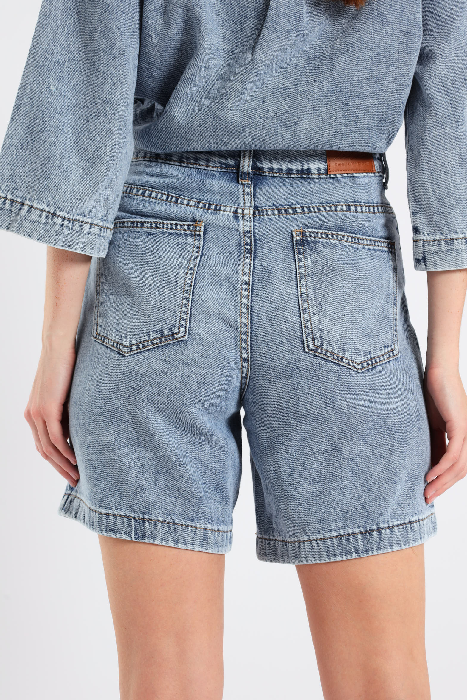 Raw Hem Boyfriend Mid Thigh Shorts - Light Wash - Image 4