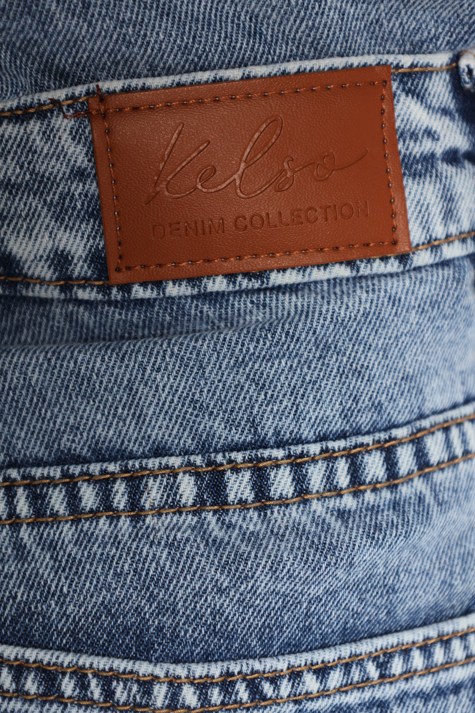 Raw Hem Boyfriend Mid Thigh Shorts - Light Wash - Image 5