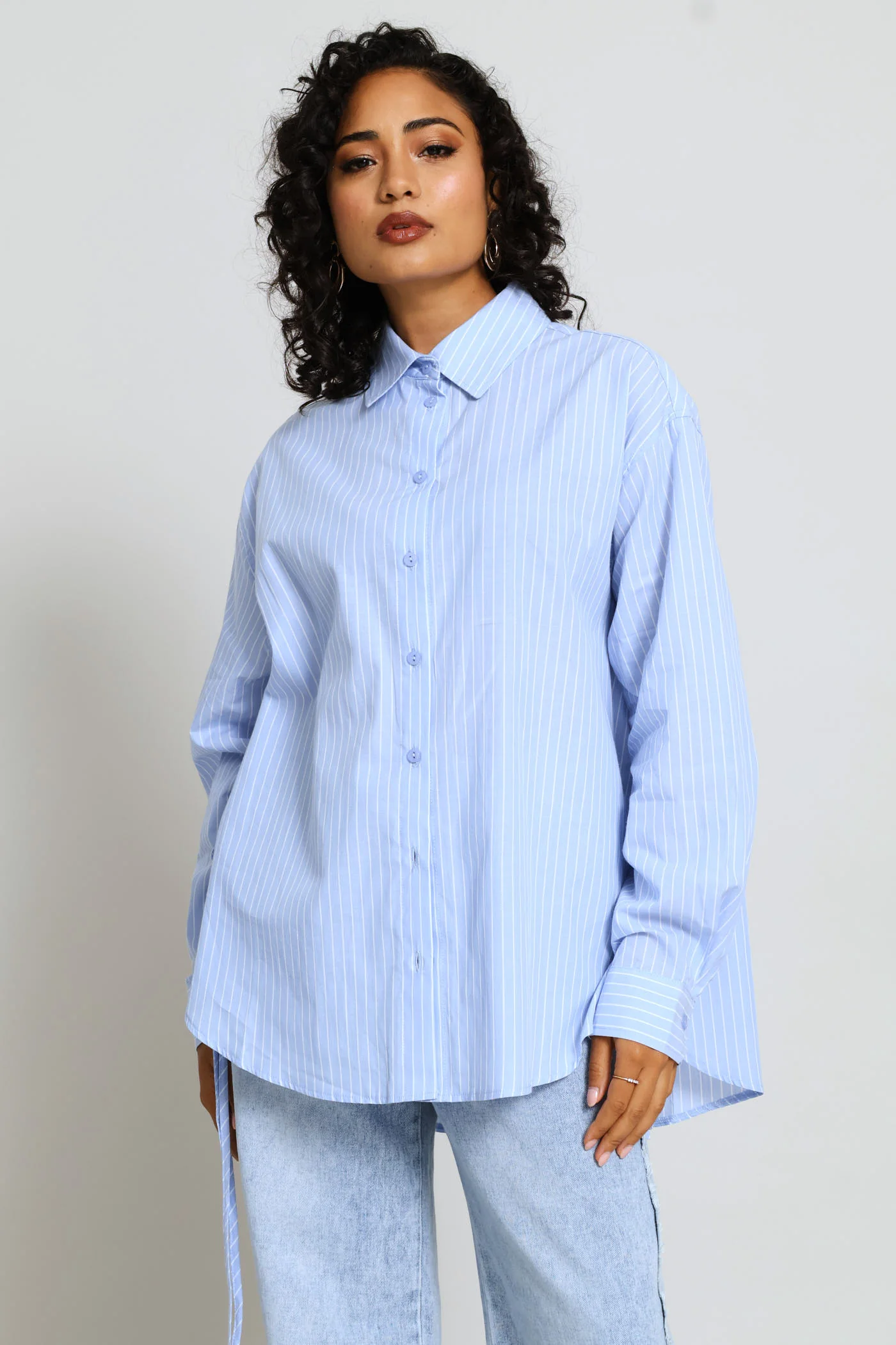 Relaxed Curved Hem Tie Detail Poplin Shirt - White/Light Blue - Image 3