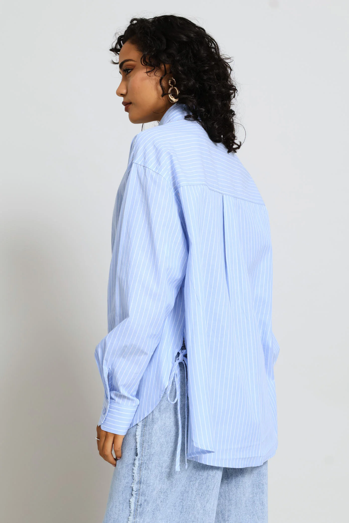 Relaxed Curved Hem Tie Detail Poplin Shirt - White/Light Blue - Image 4