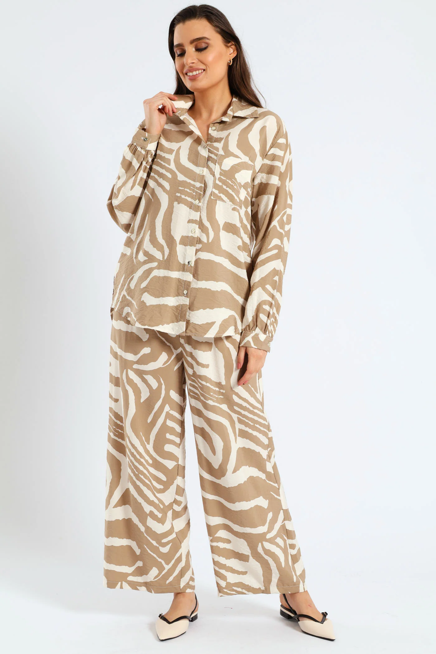 Relaxed Gauged Cuff Zebra Shirt - White/Beige - Image 3