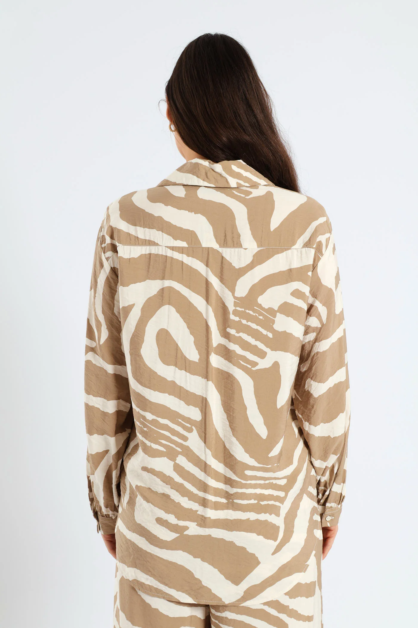 Relaxed Gauged Cuff Zebra Shirt - White/Beige - Image 5