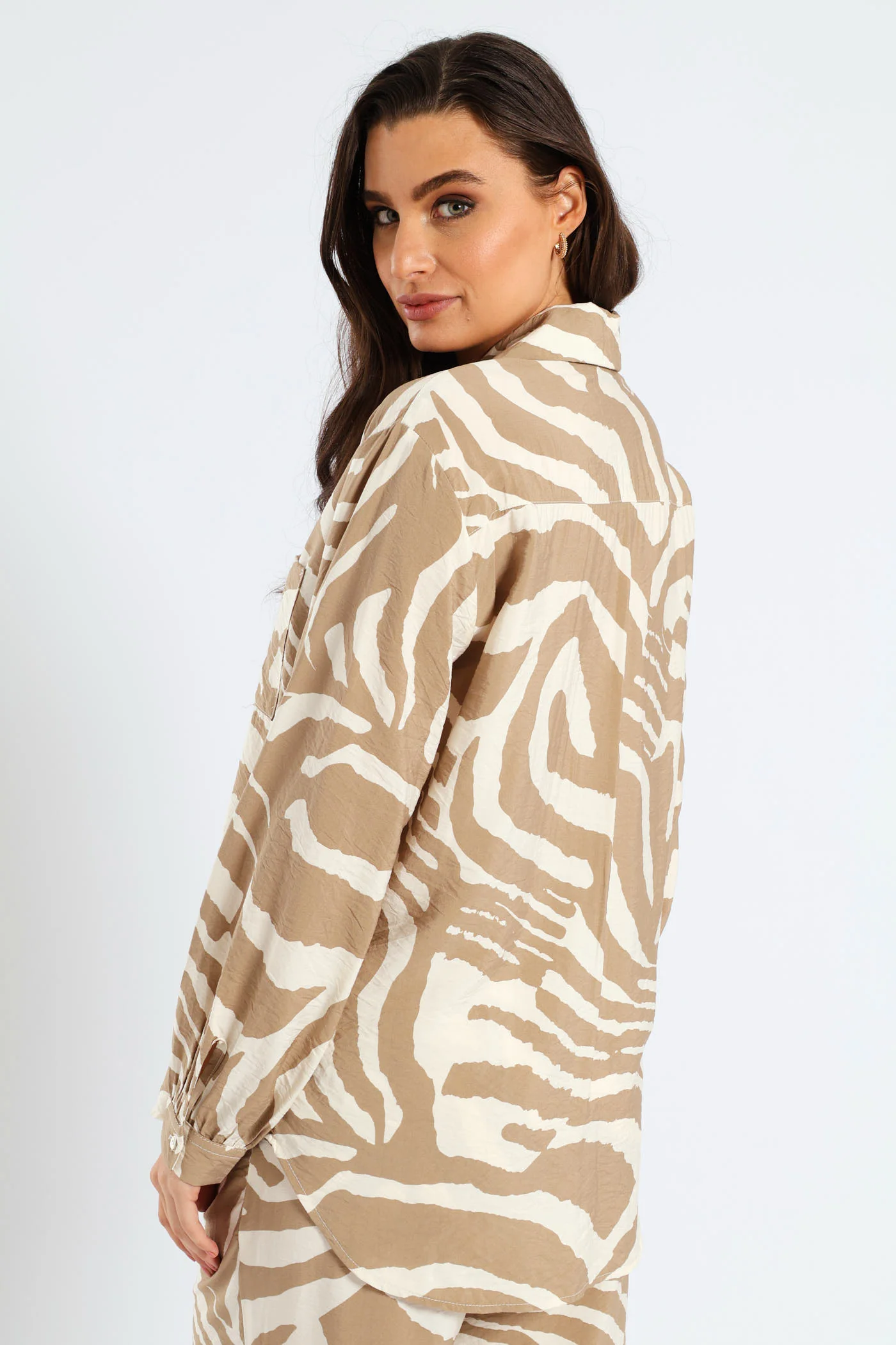 Relaxed Gauged Cuff Zebra Shirt - White/Beige - Image 6