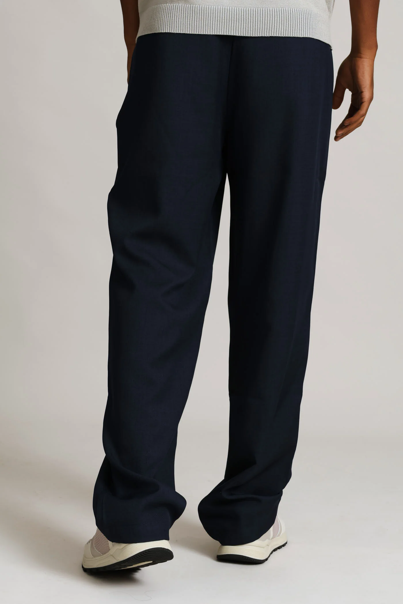 Relaxed Pleated Trouser - Navy - Image 5