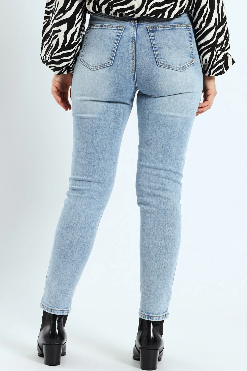 Rip Knee Mom Jean - Light Wash - Image 4