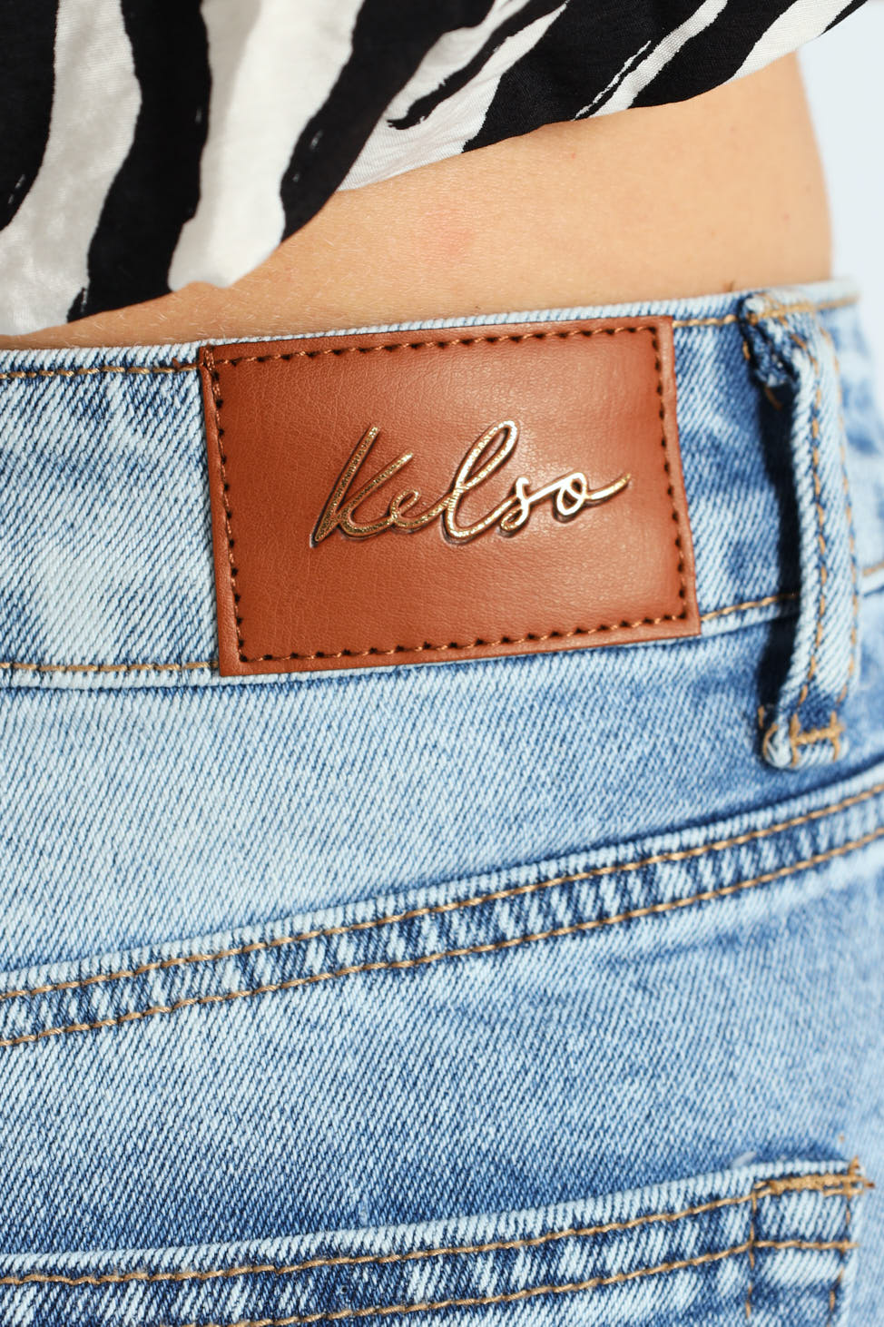 Rip Knee Mom Jean - Light Wash - Image 6