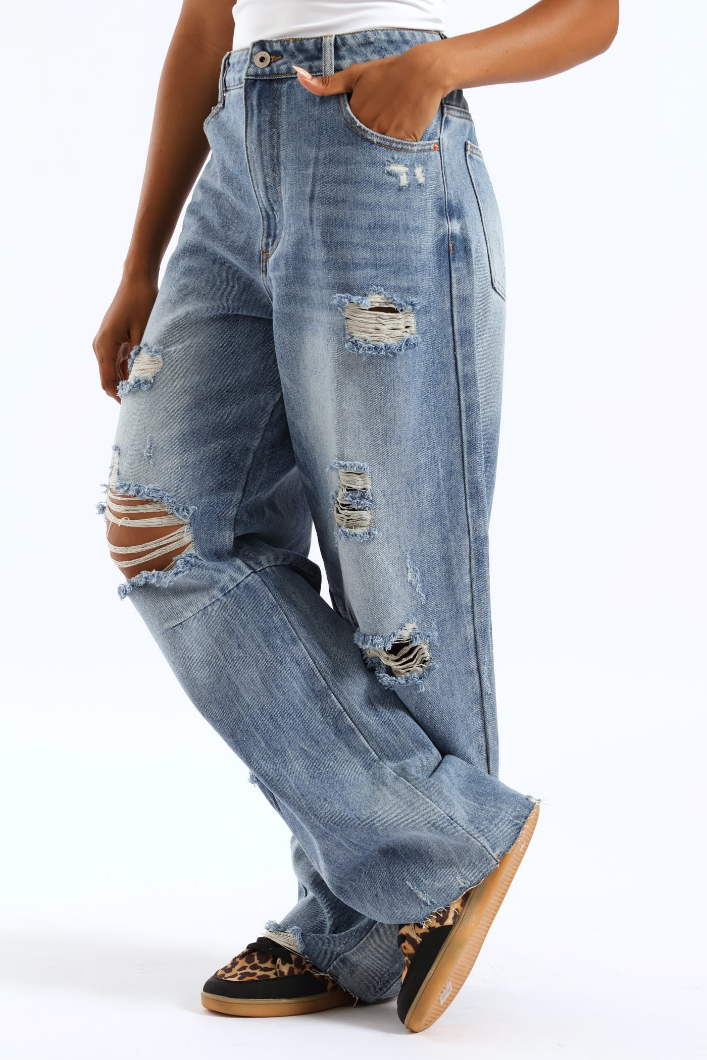 Ripped Barrel Jean - Salty Mid Wash - Image 3