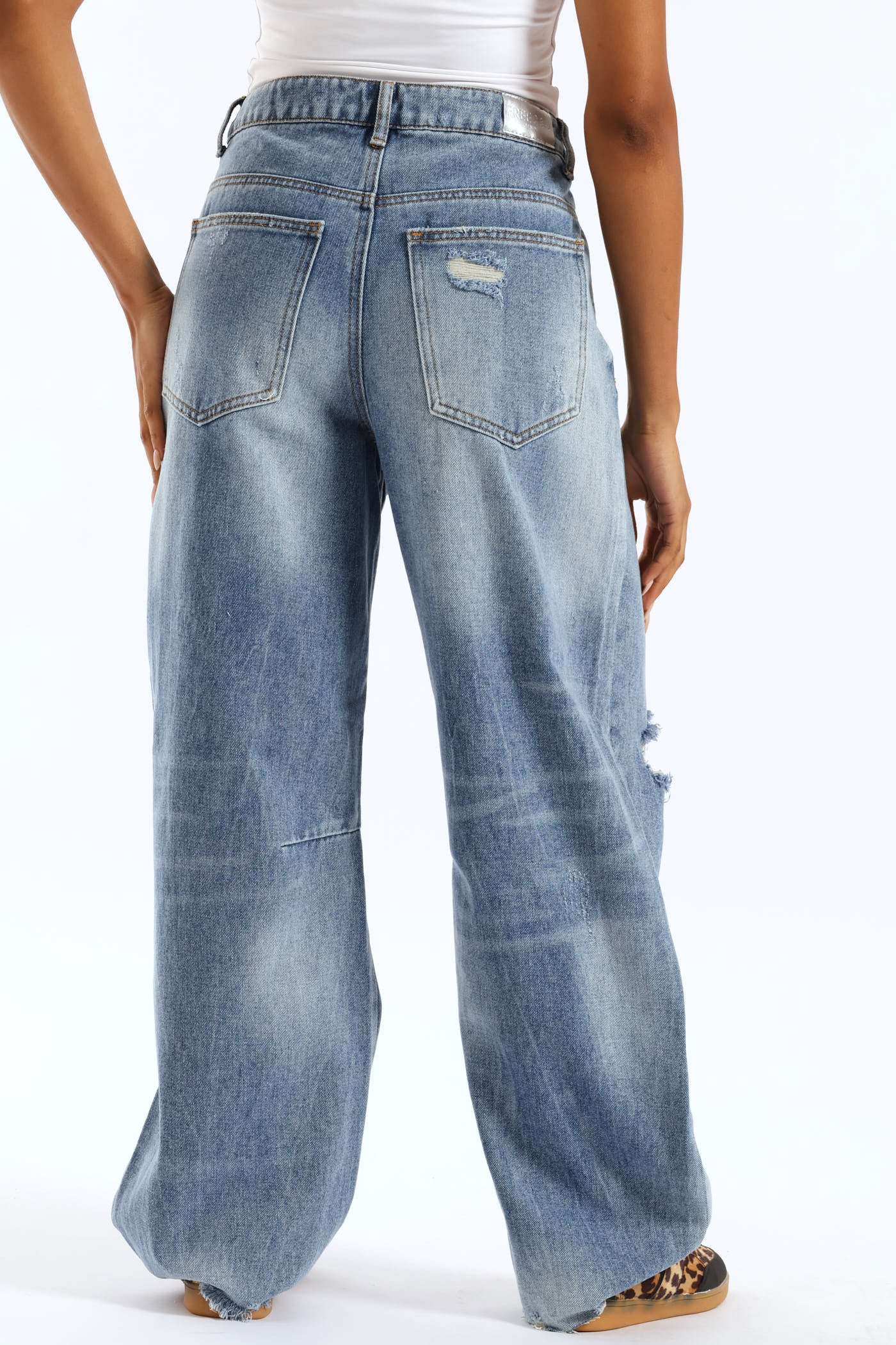 Ripped Barrel Jean - Salty Mid Wash - Image 4