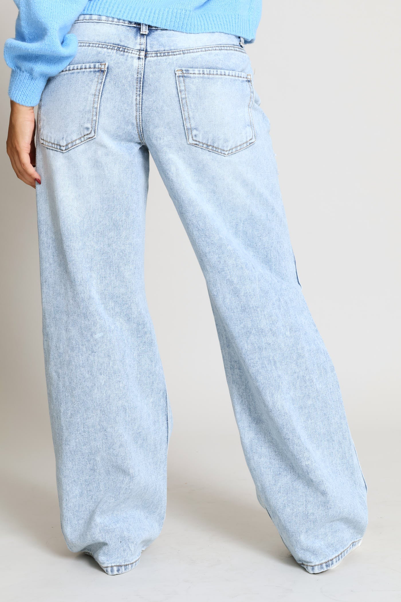 Ripped Boyfriend Jean - Salty Mid Wash - Image 4