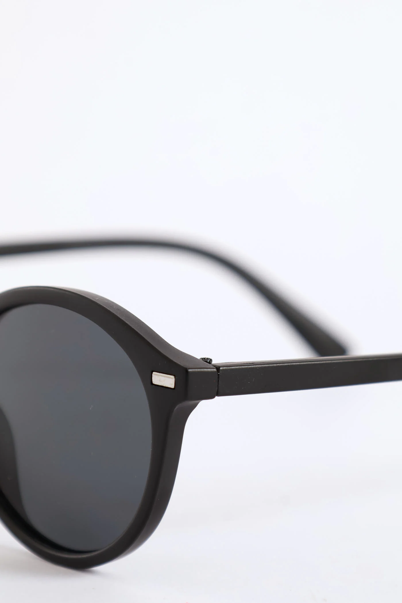 Round Metal Nose Sunglasses - Black - Image 4