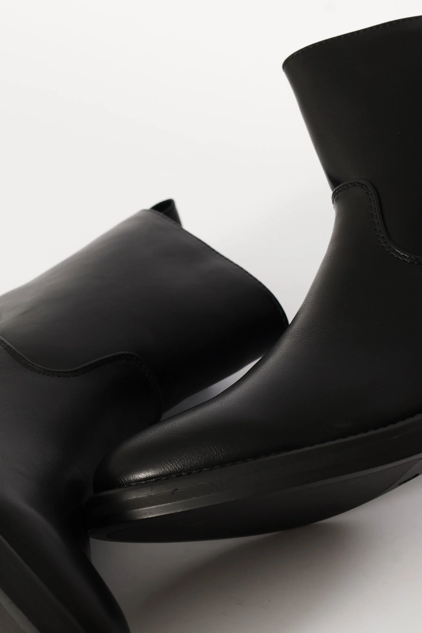 Round Toe Ankle Boot - Black - Image 4