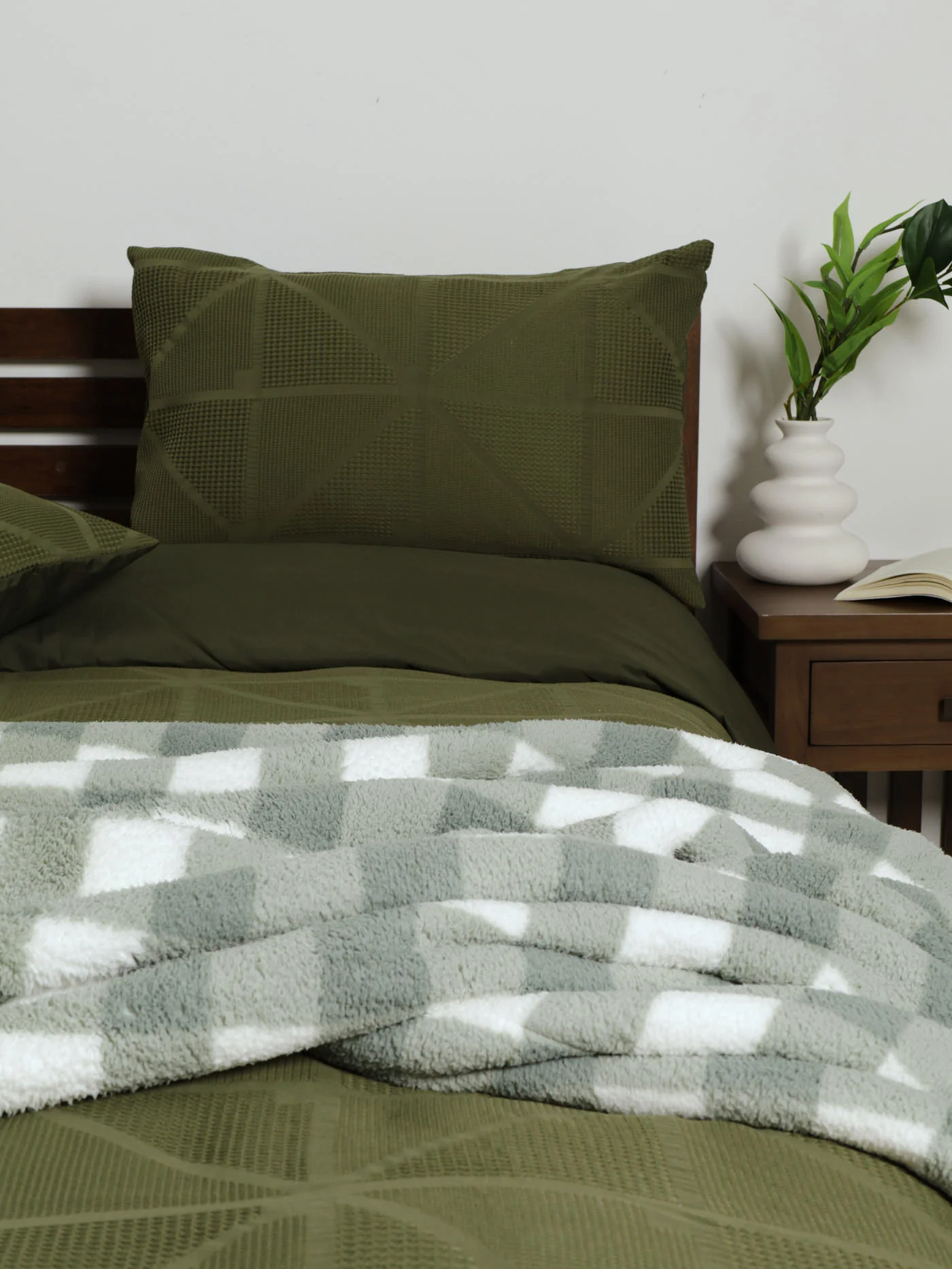 Scottish Checked Sherpa Blanket - Image 3