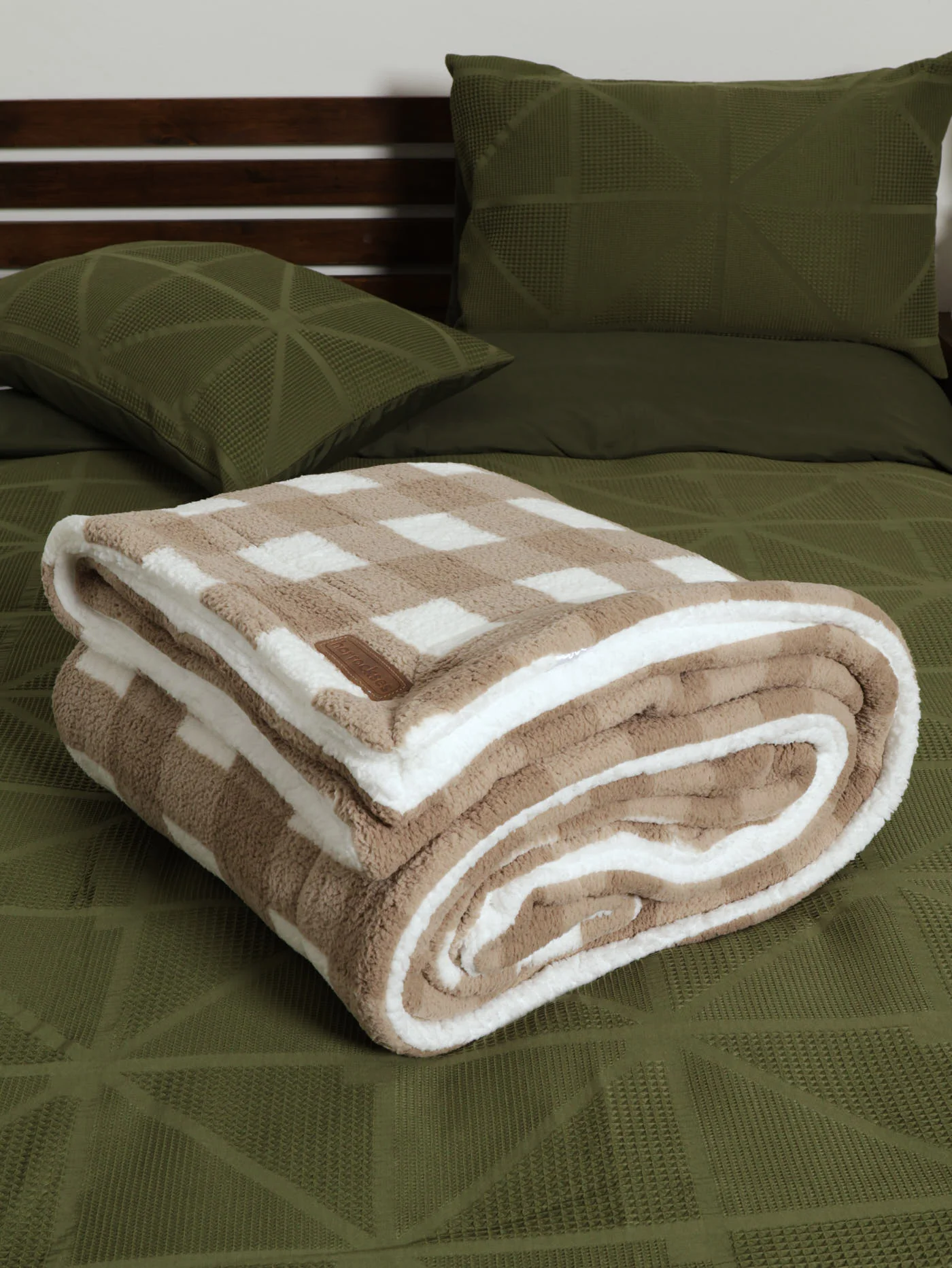 Scottish Checked Sherpa Blanket - Image 2