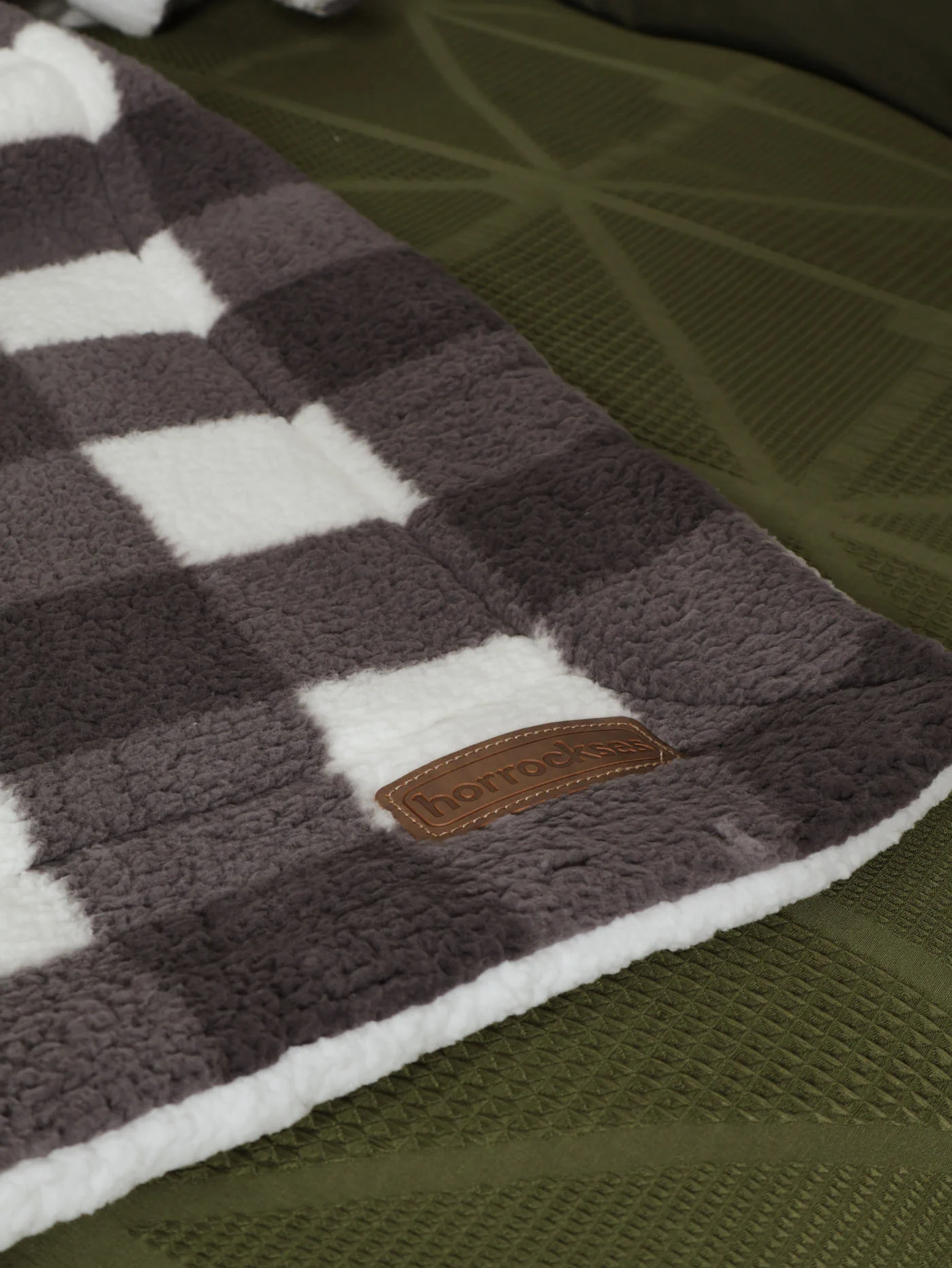 Scottish Checked Sherpa Blanket - Image 3