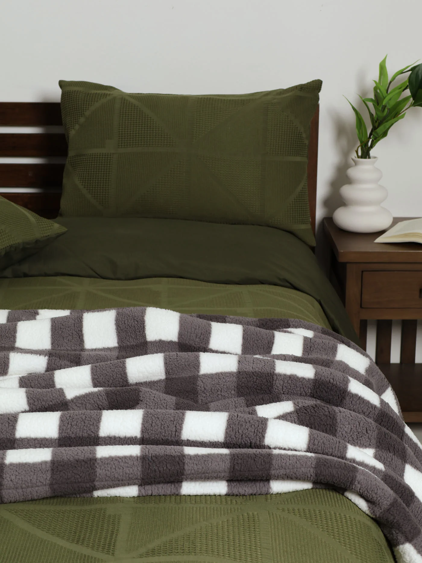 Scottish Checked Sherpa Blanket - Image 4