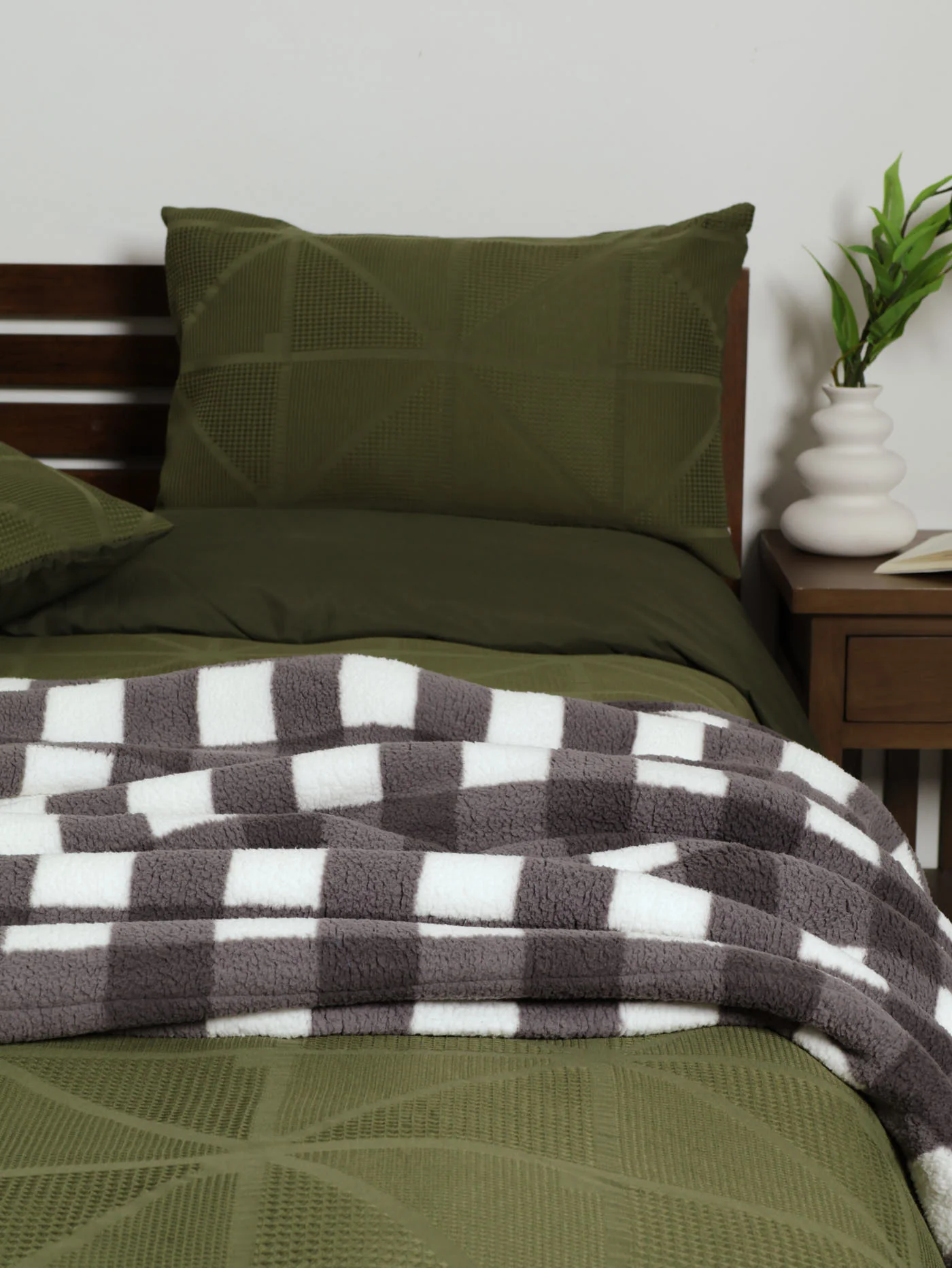 Scottish Checked Sherpa Blanket - Image 5