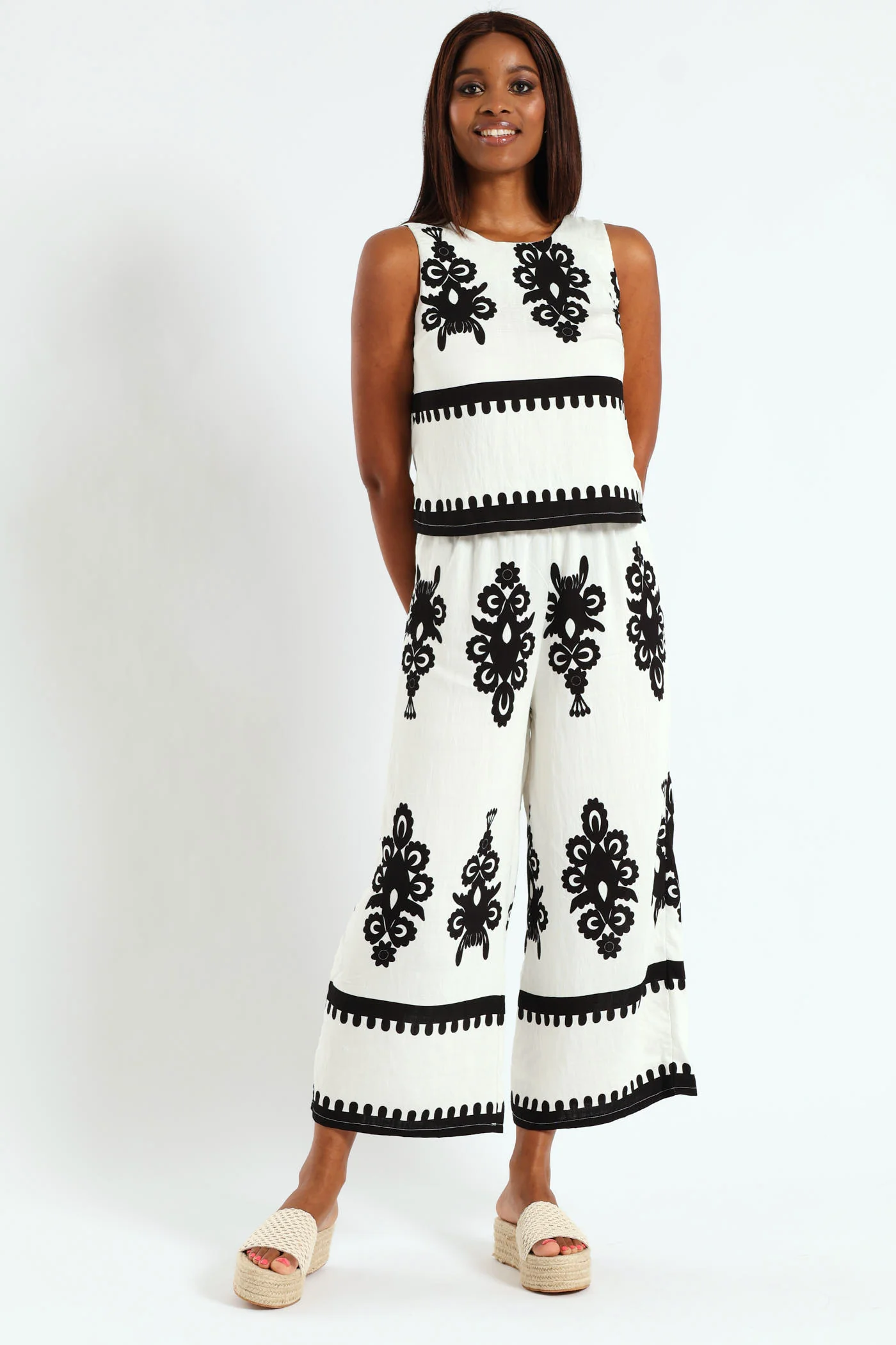 Shell Tank With Border - White/Black - Image 3