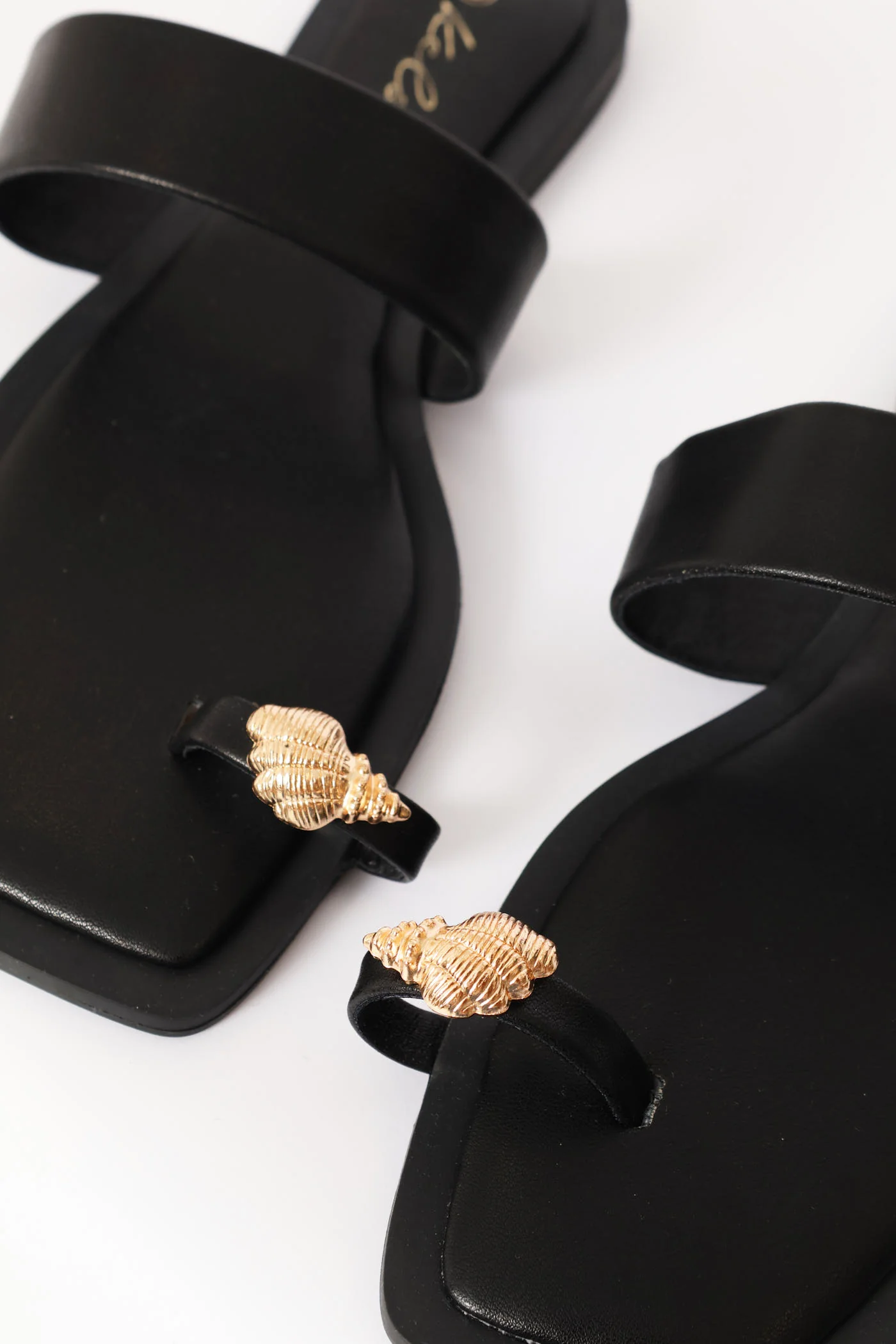 Shell Trim Toe Post Sandal - Black - Image 2