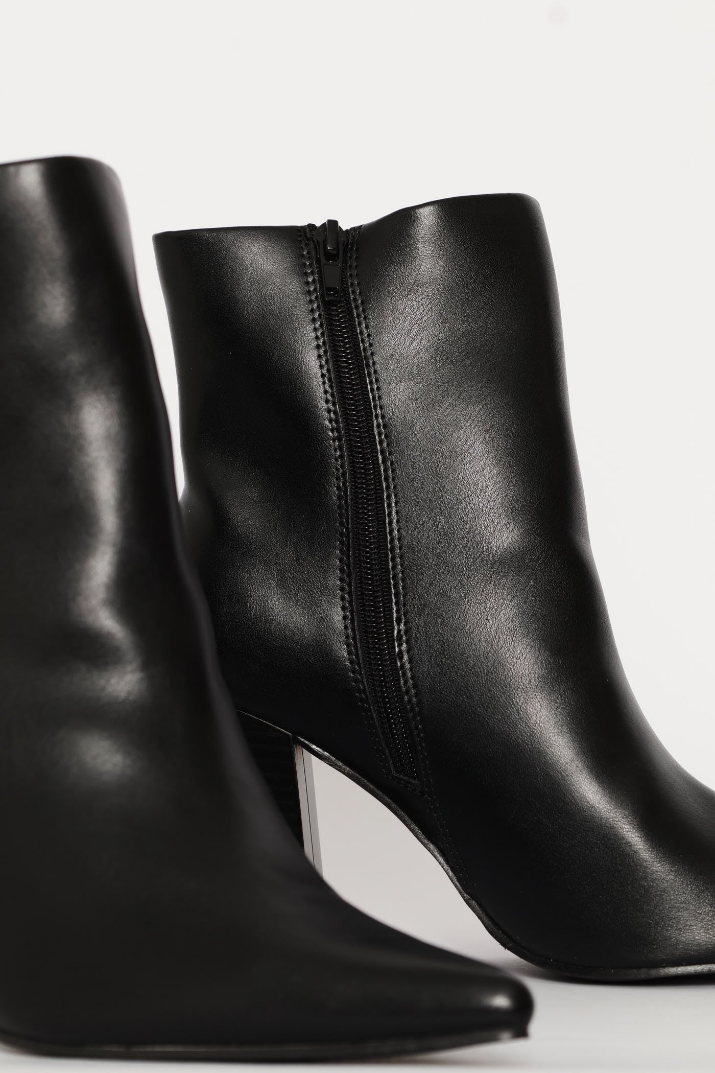 Shiny Pointed Ankle Boot - Black - Image 5