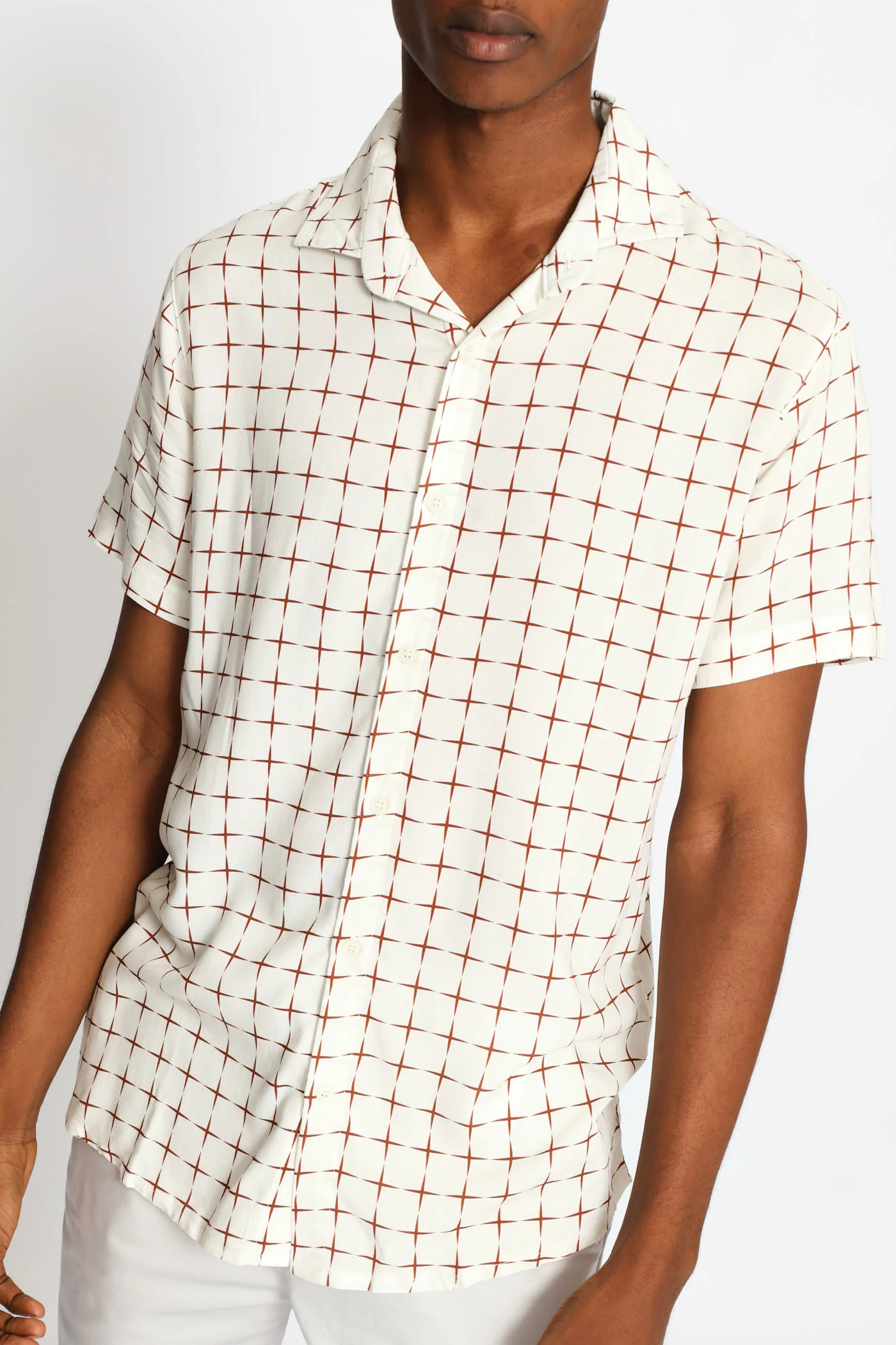 Short Sleeve Geometric Cross Viscose Shirt - Stone/Red - Image 2