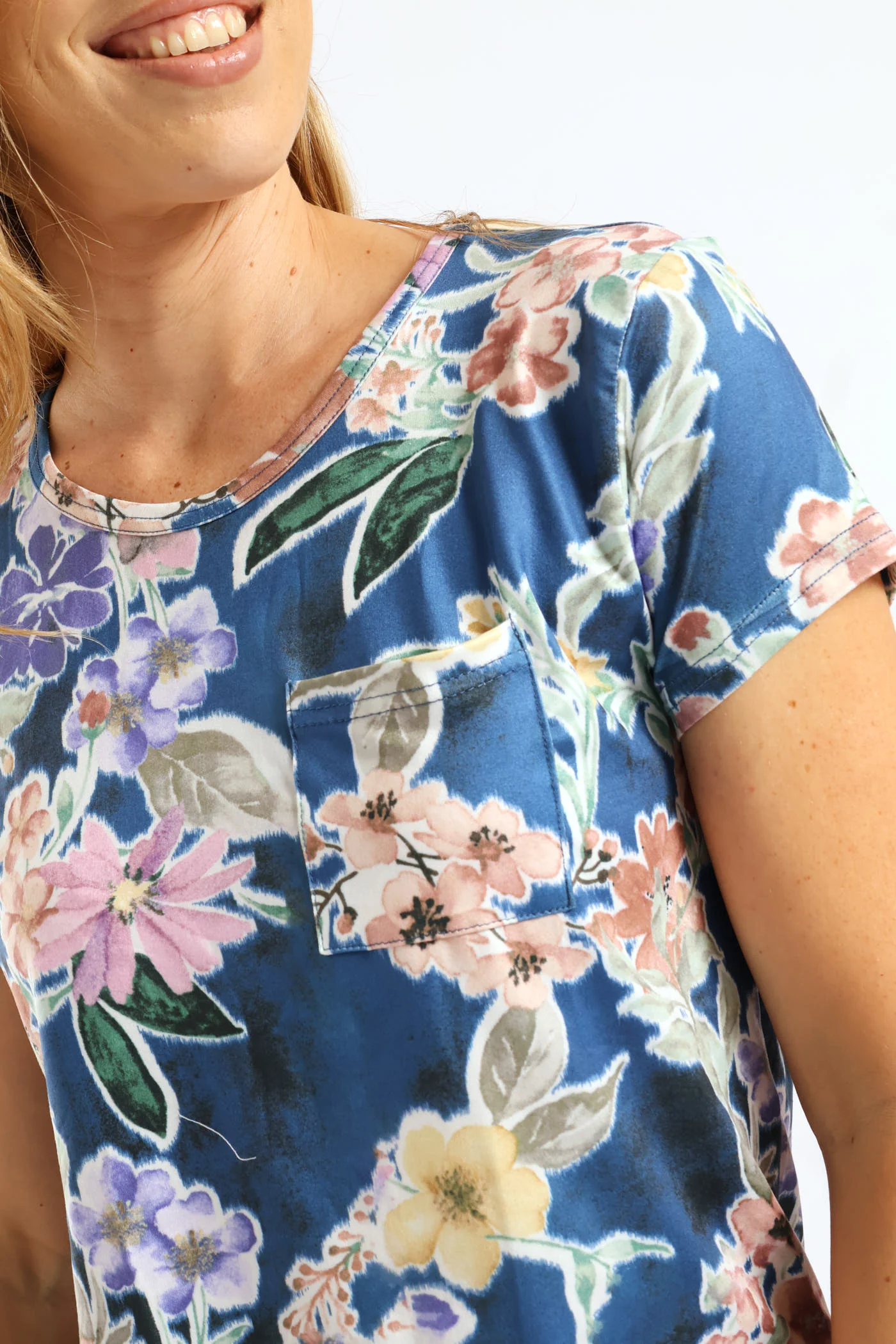 Short Sleeve Print Pocket Tee - Blue - Image 3