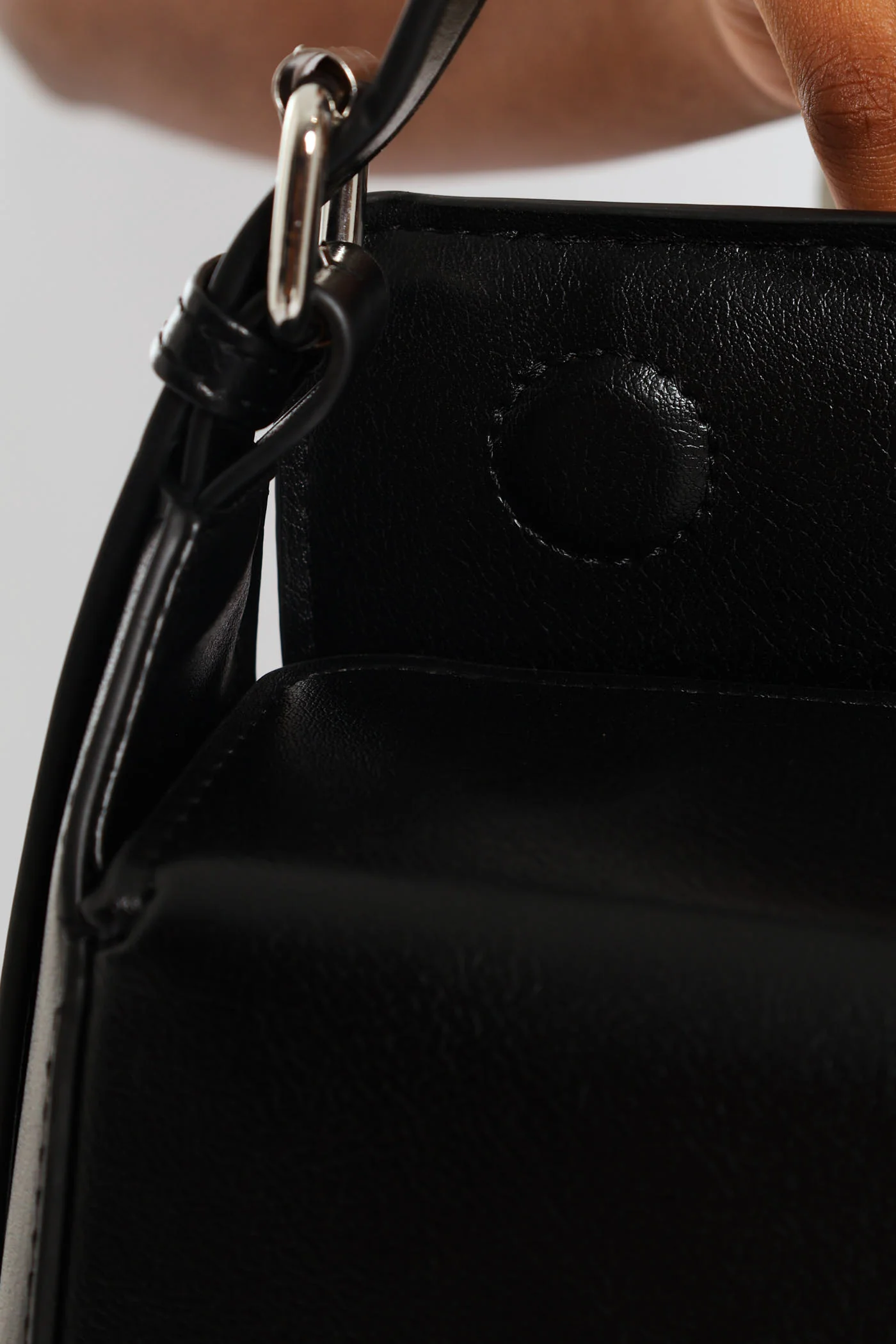 Magnetic Closure Shoulder Bag - Black - Image 5