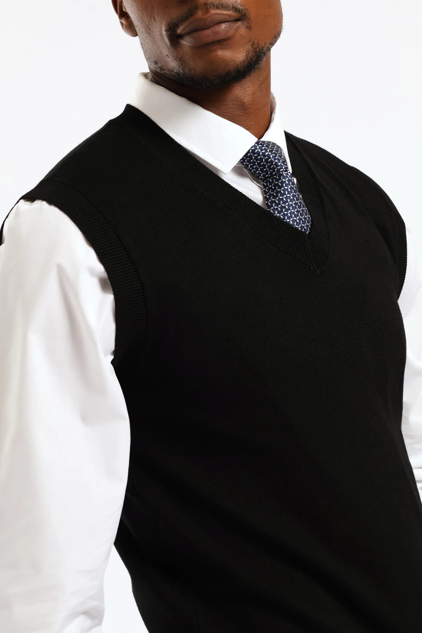 Signature Regular Knit Vest - Black - Image 2