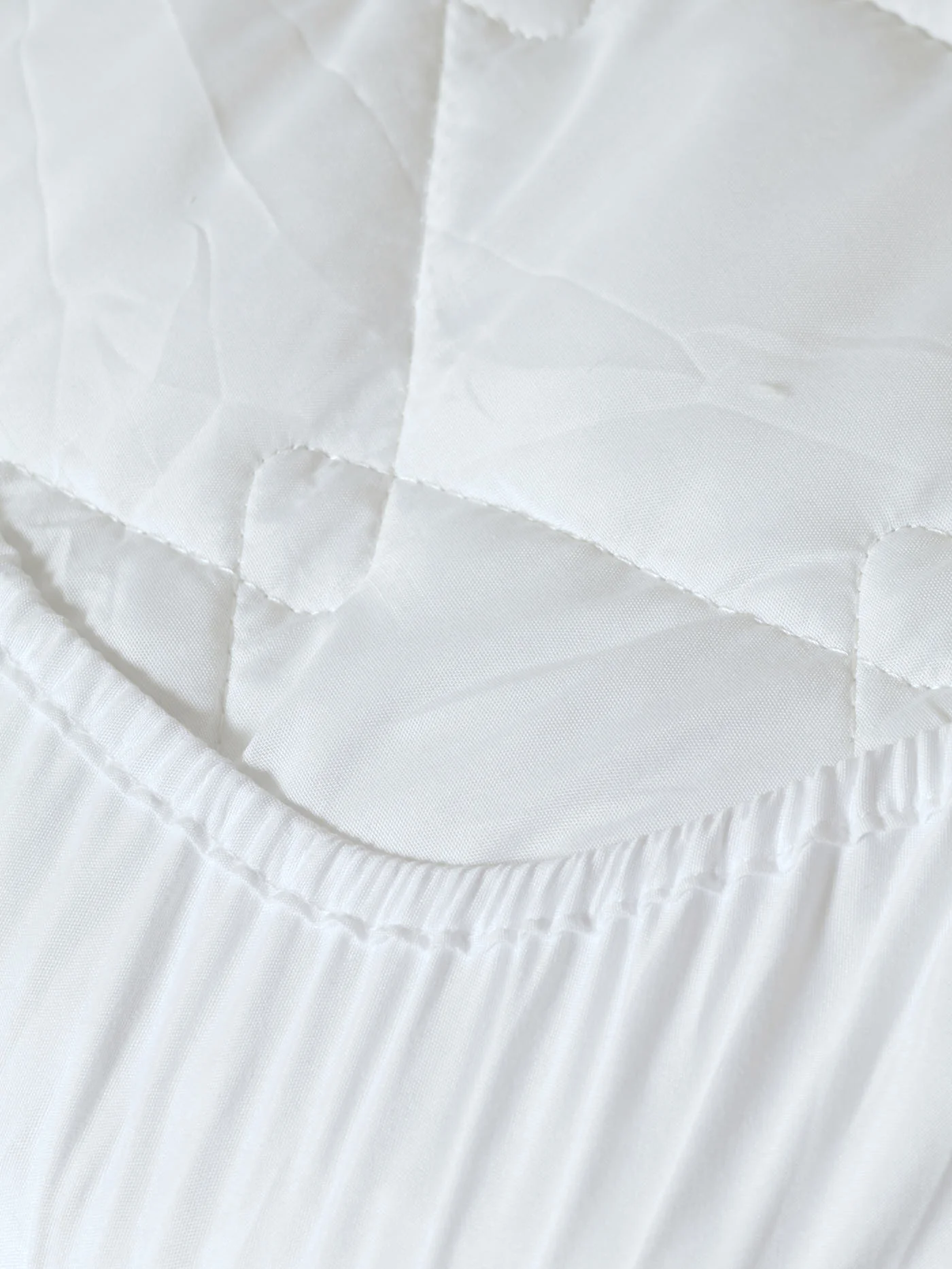 Single & 3/4 Quilted Mattress Protector - White - Image 3