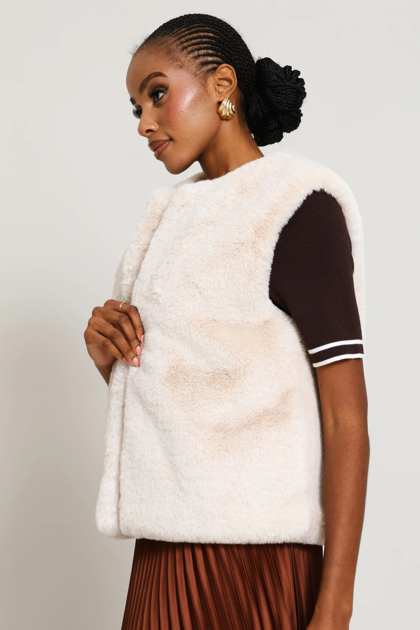 Sleeveless Faux Fur Coat - Cream - Image 3