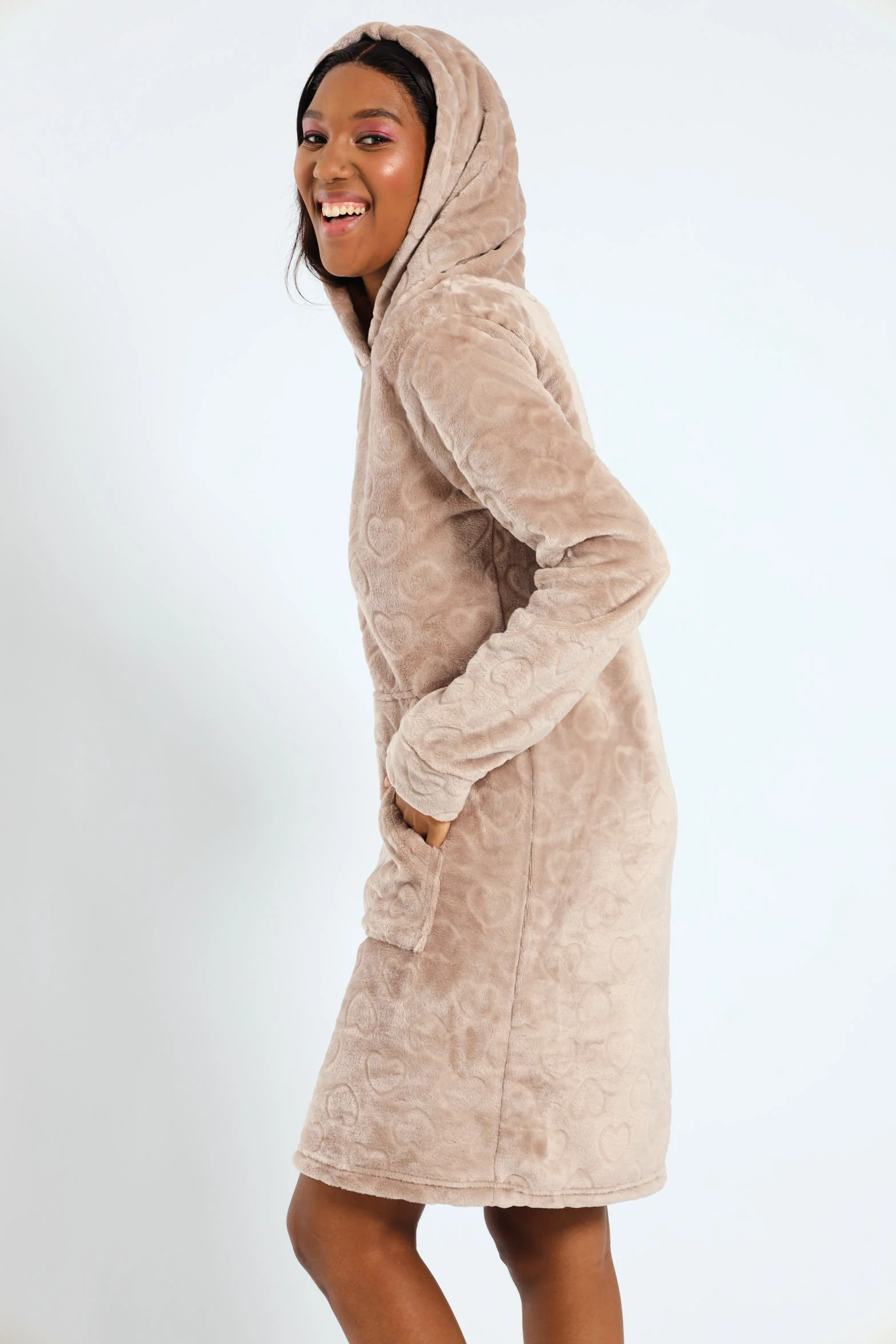 Slim Fit Embossed Hearts Snuggie - Light Brown - Image 3
