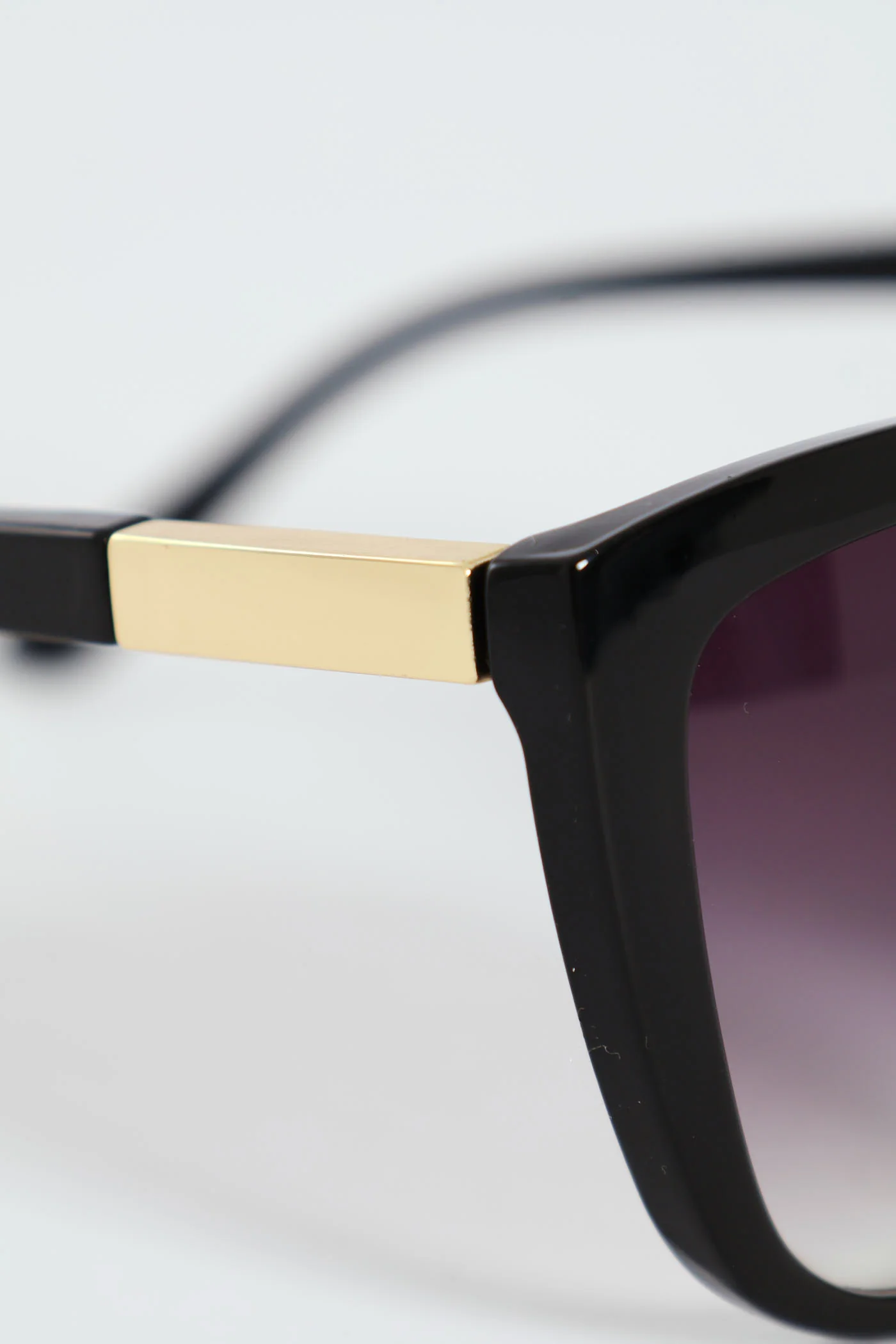 Smoke Gradient Cateye Gold Temple Sunglasses - Black - Image 2