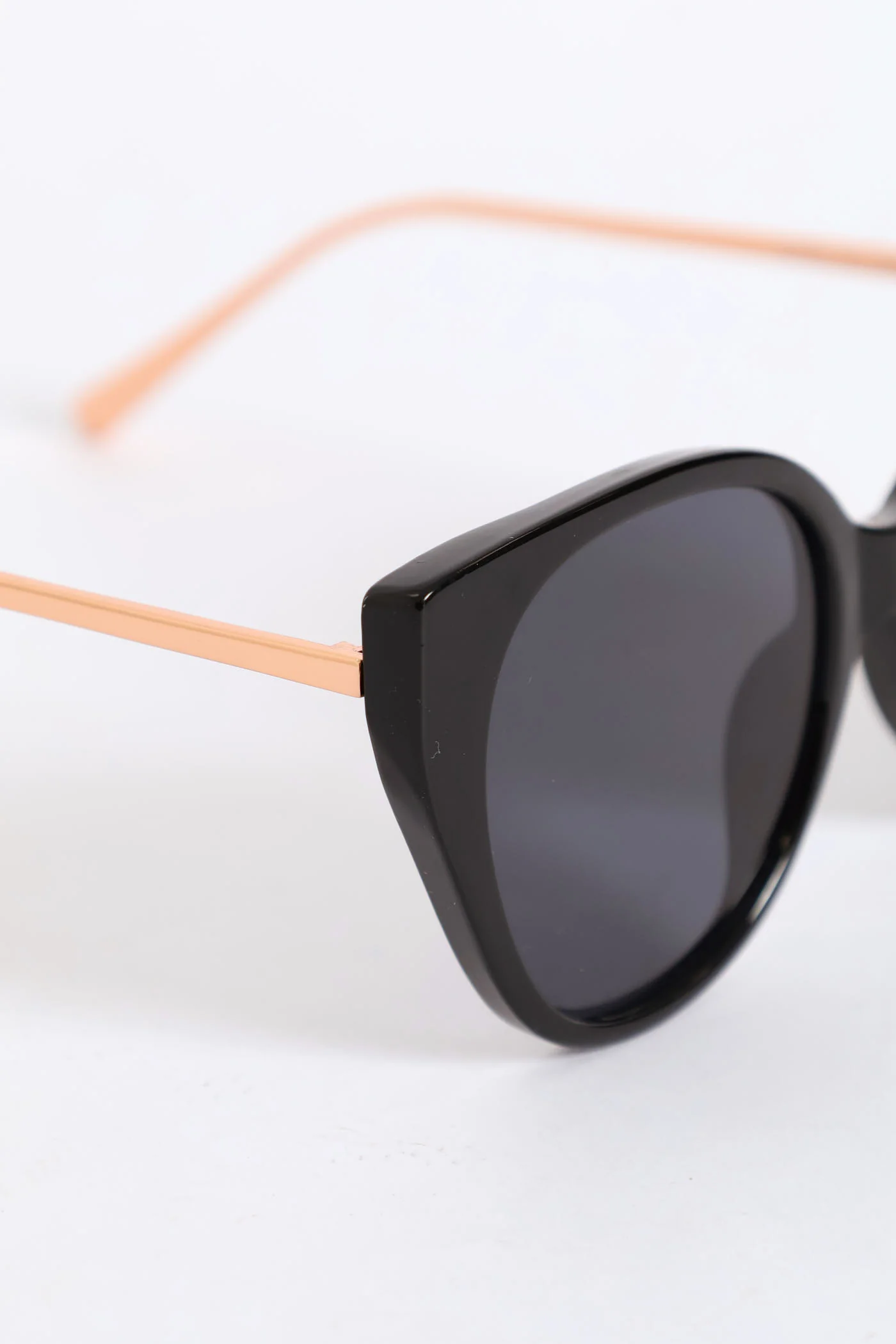 Smoke Lense Rounded Cateye Temple Sunglasses - Black - Image 2