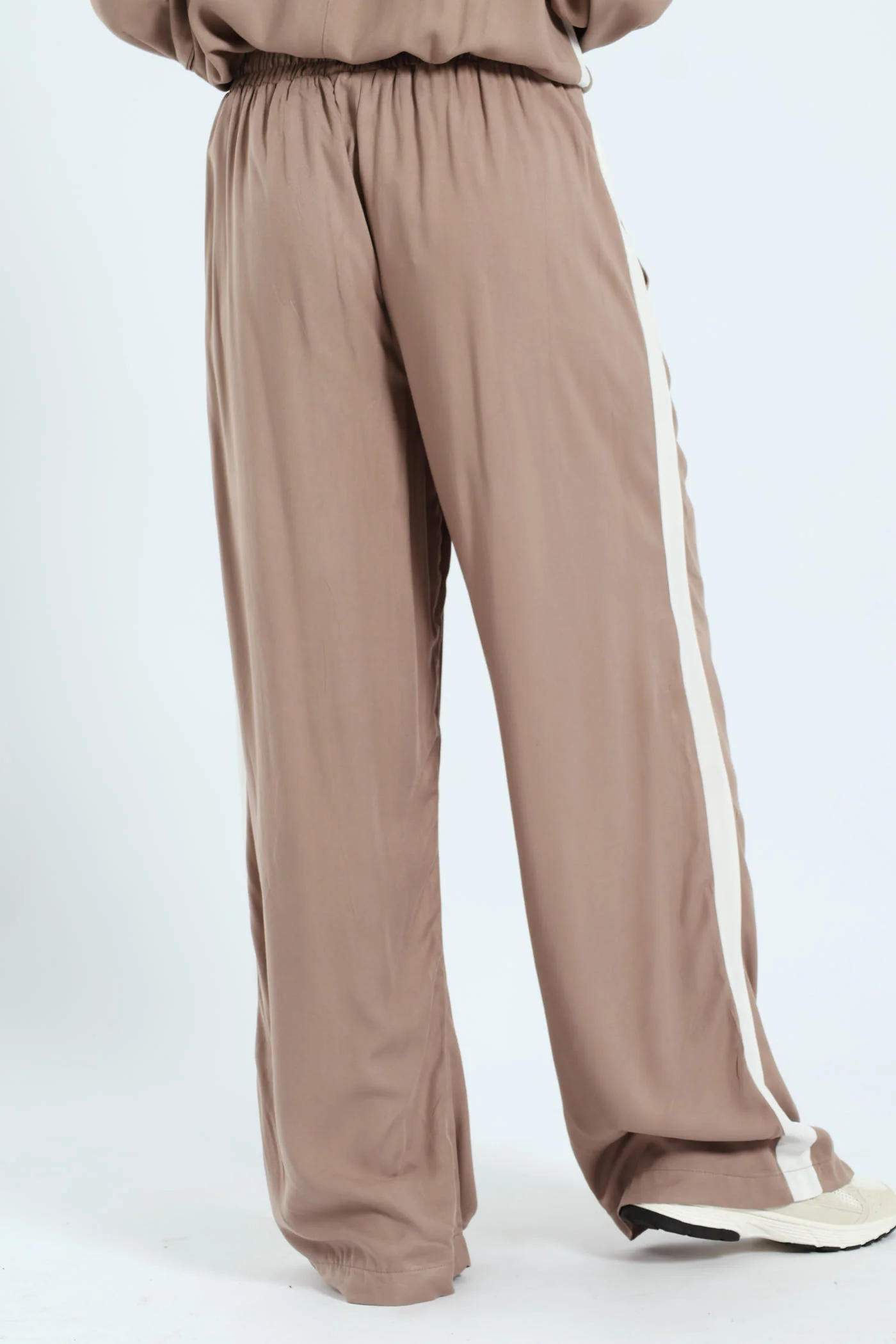 Sportstripe & Pintuck Pull-On Wideleg Pants - Taupe - Image 3