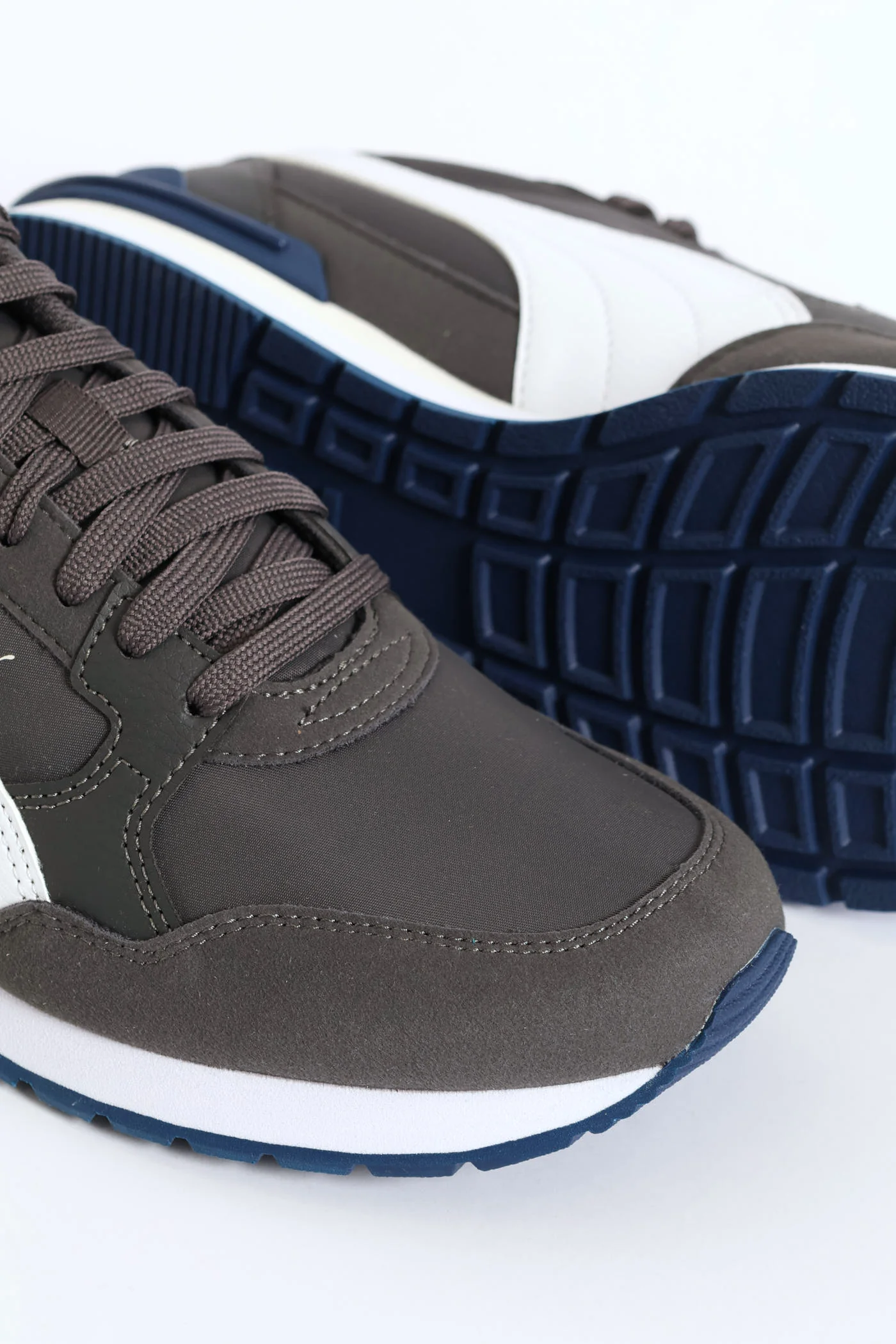 Street Runner V4 NL Sneaker - Dark Grey - Image 2