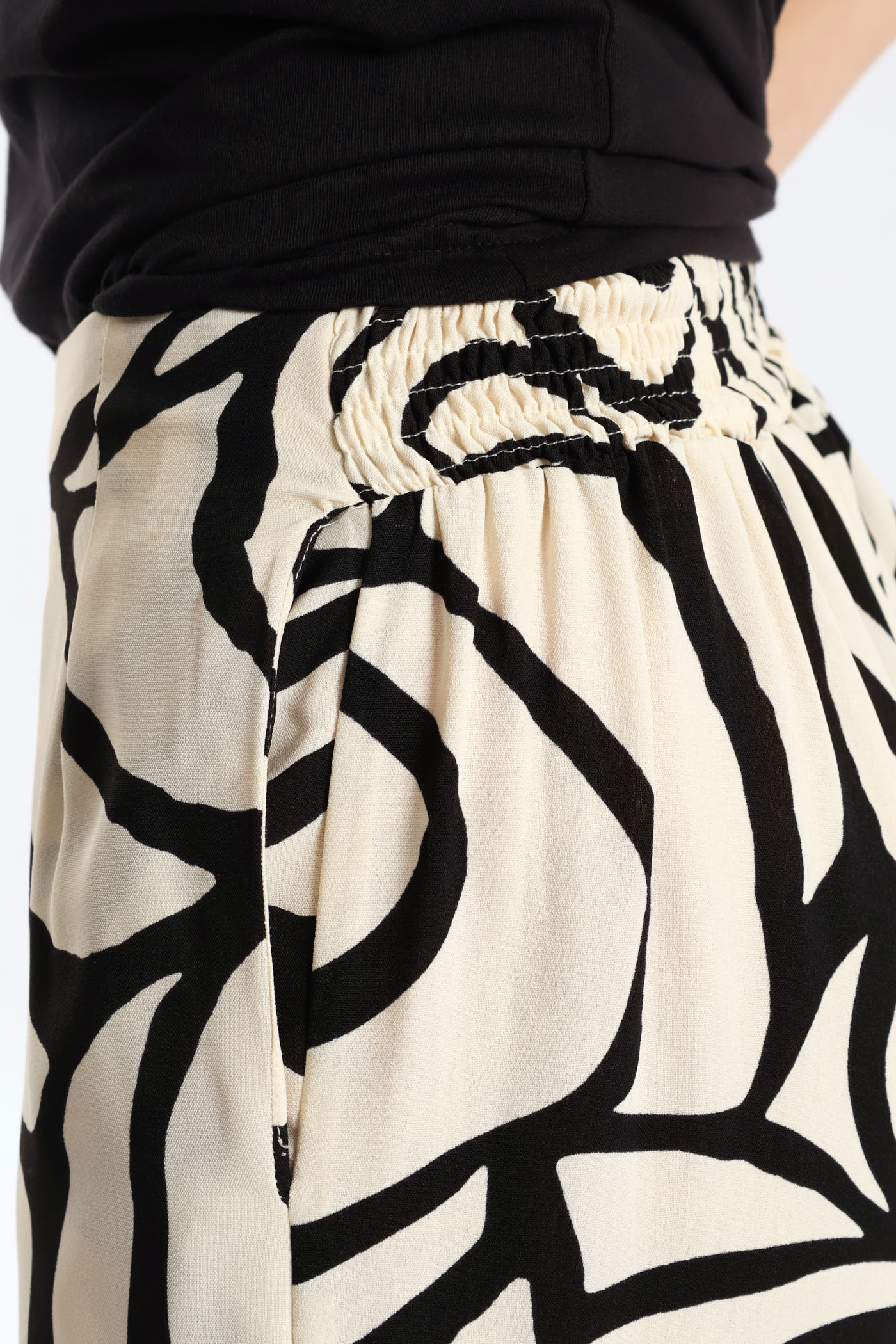 Swirl Print Wide Leg W Front Pleat Pants  - Cream/Black - Image 5