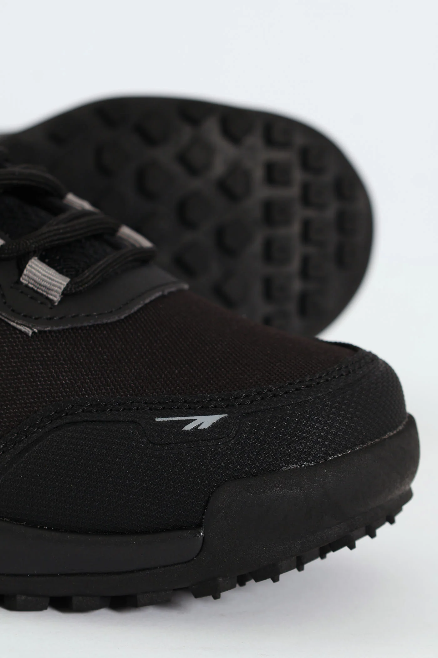 Tempest Outdoor Trainer - Black - Image 8