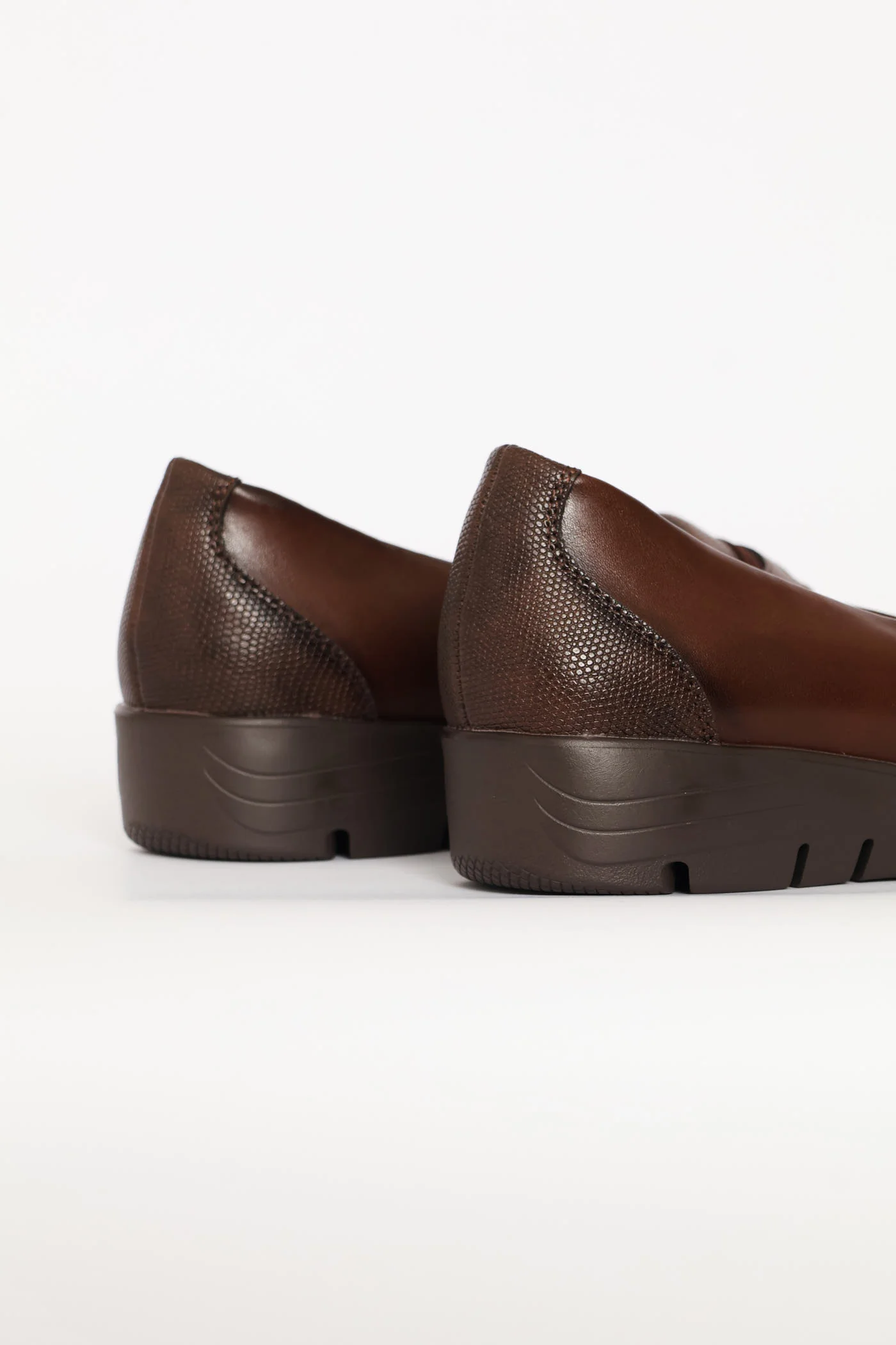 Textured Detail Pump - Brown - Image 5
