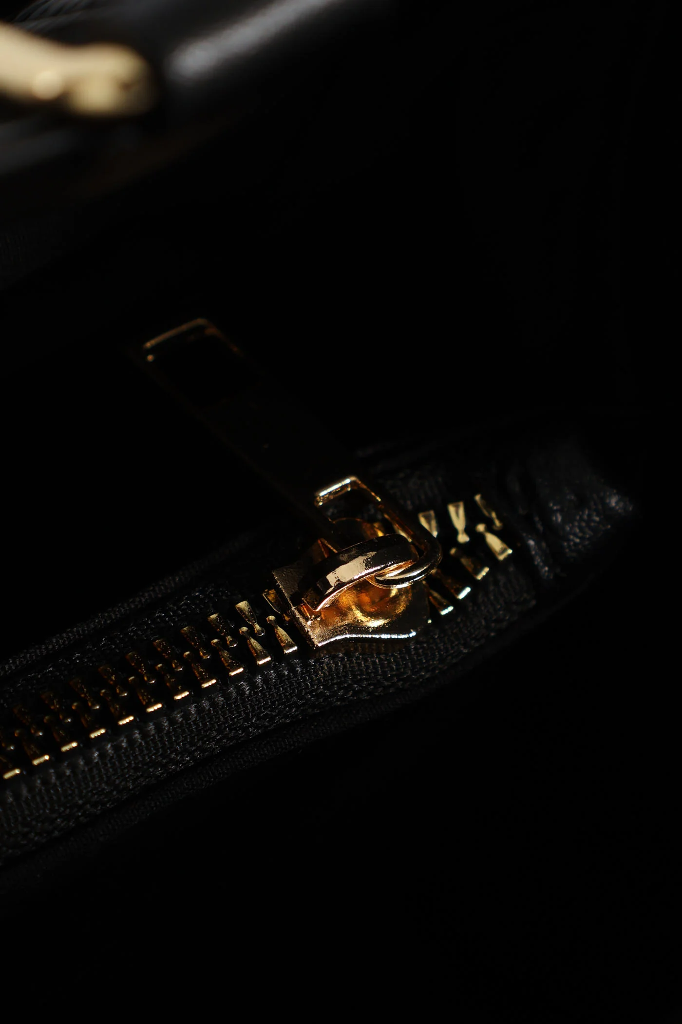 Textured Piping Top Handle Tote Bag - Black - Image 9