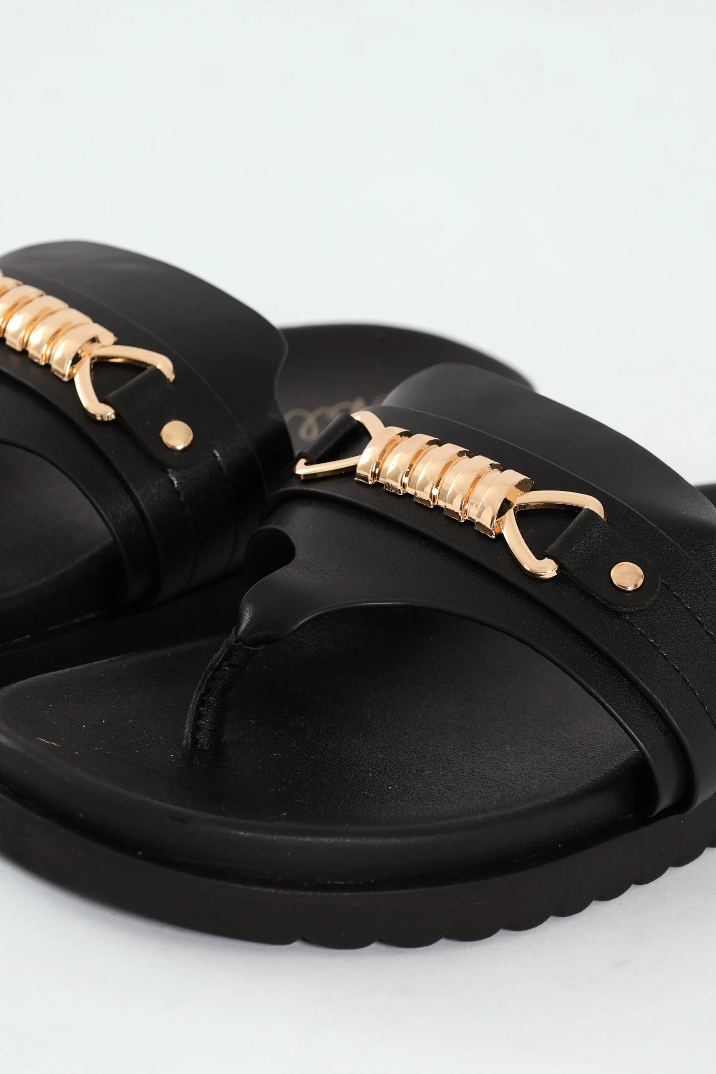 Thong Sandals With Chain Detail - Black - Image 2