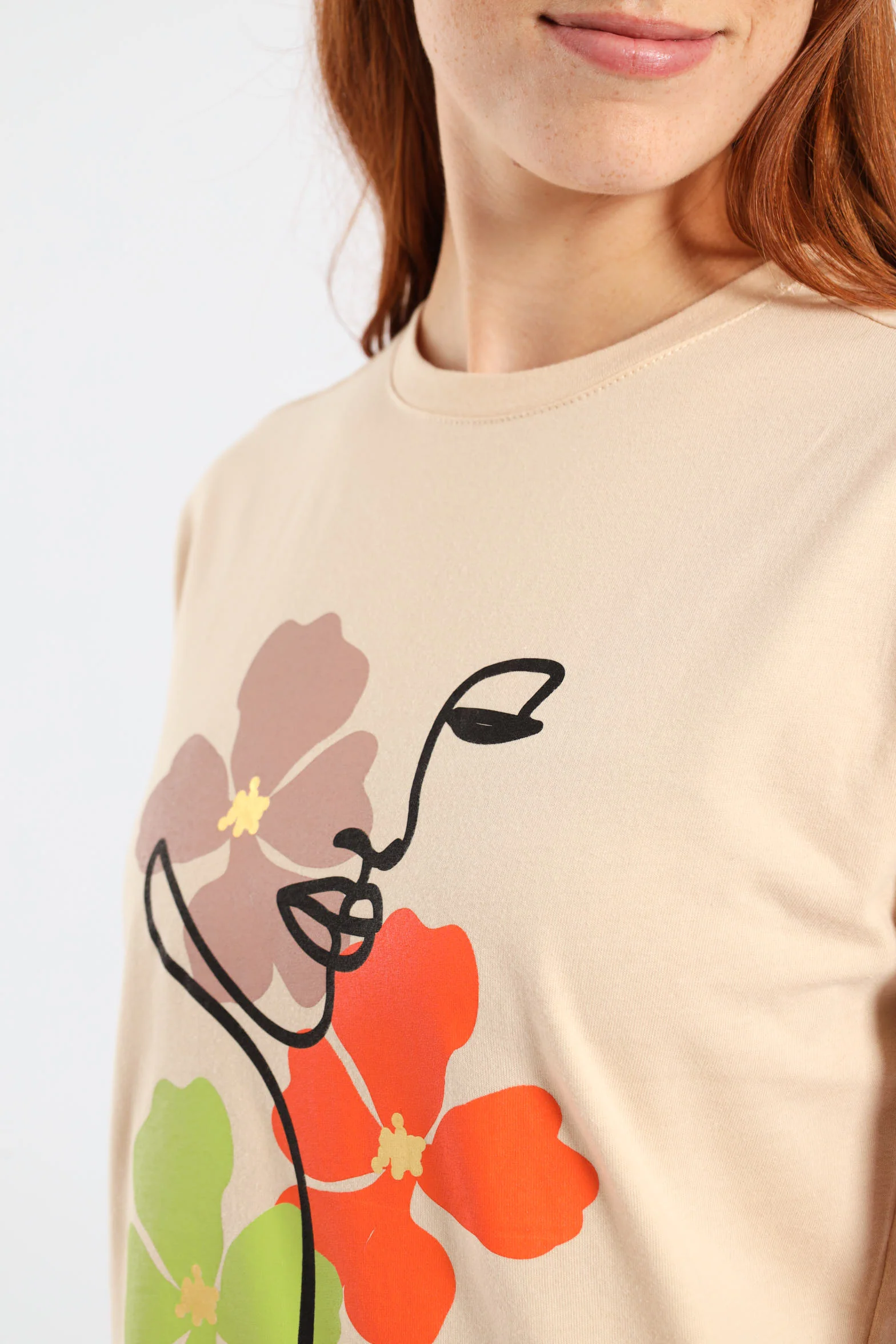 Three Flower Line Face Foil Regular Tee - Wheat - Image 4