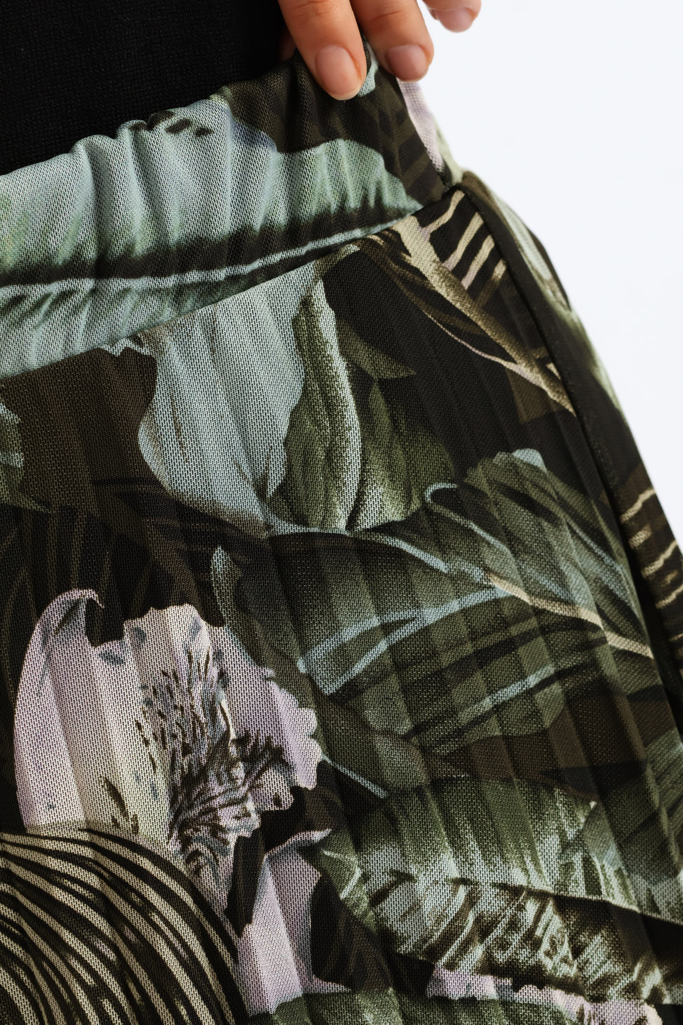Tie Dye Pleated Mesh Midi Skirt - Dark Green - Image 5