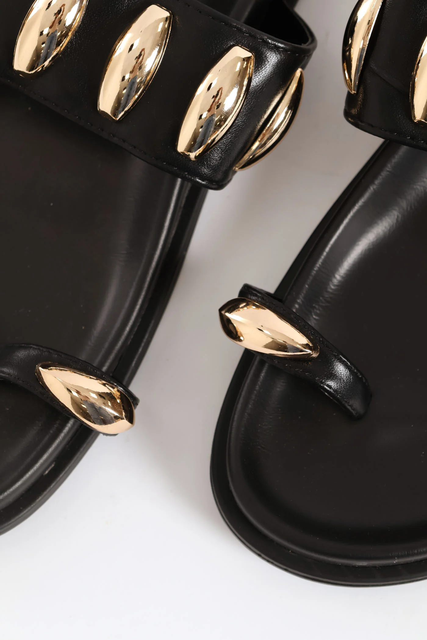 Toe Post Gold Detail Strap Sandal - Black - Image 2
