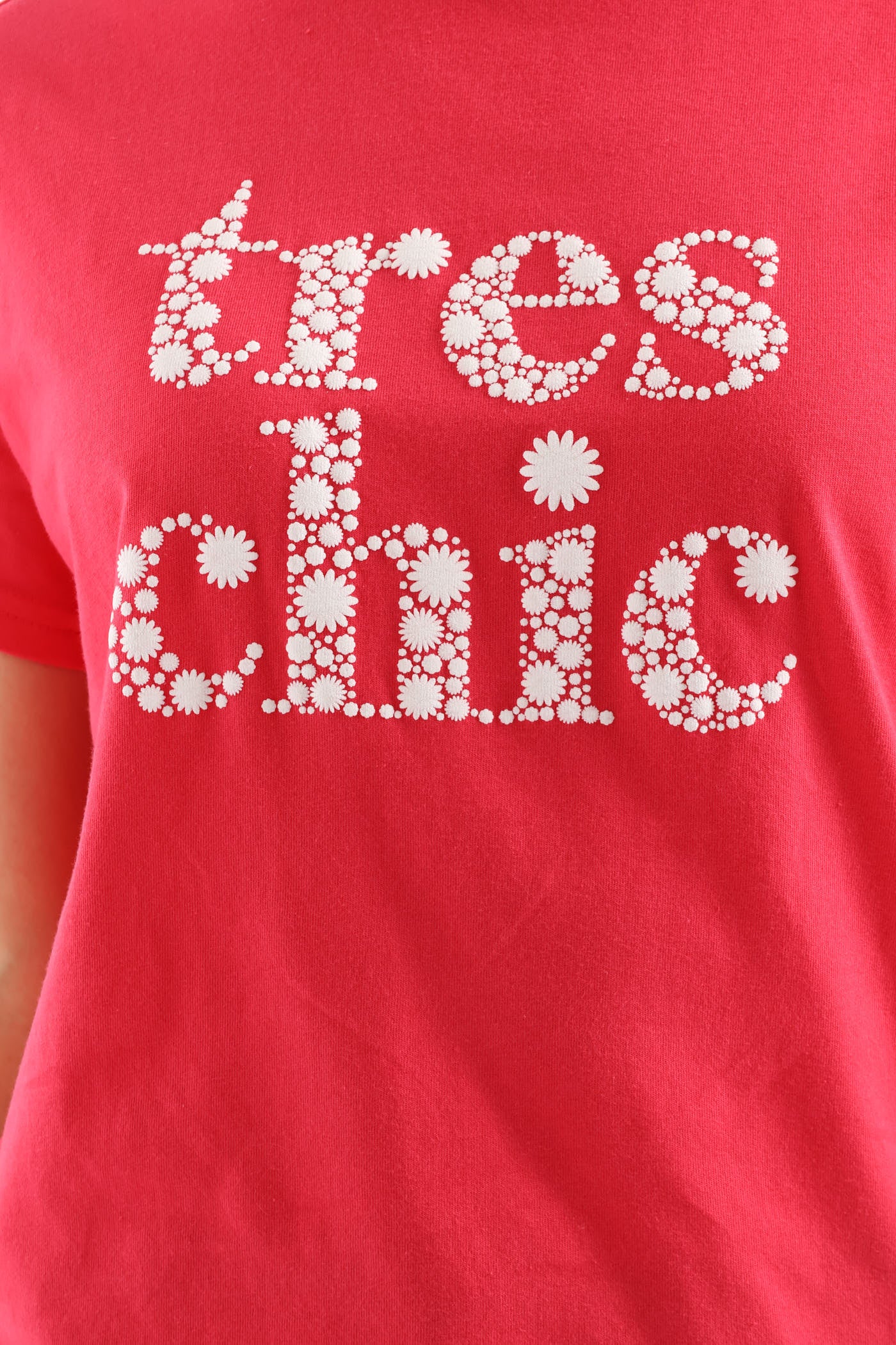 Tres Chic Slogan Tee - Electric Pink - Image 2