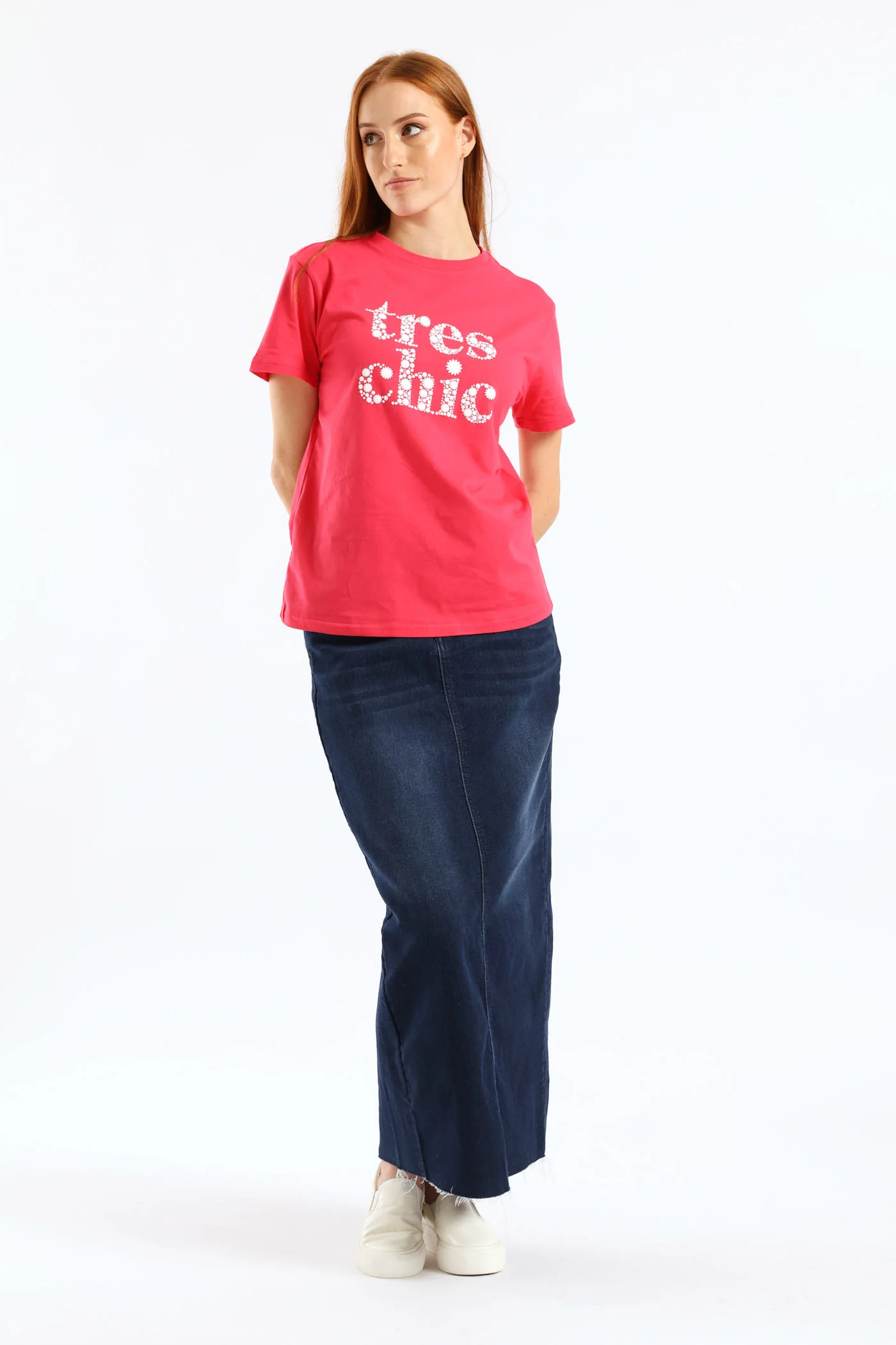 Tres Chic Slogan Tee - Electric Pink - Image 5