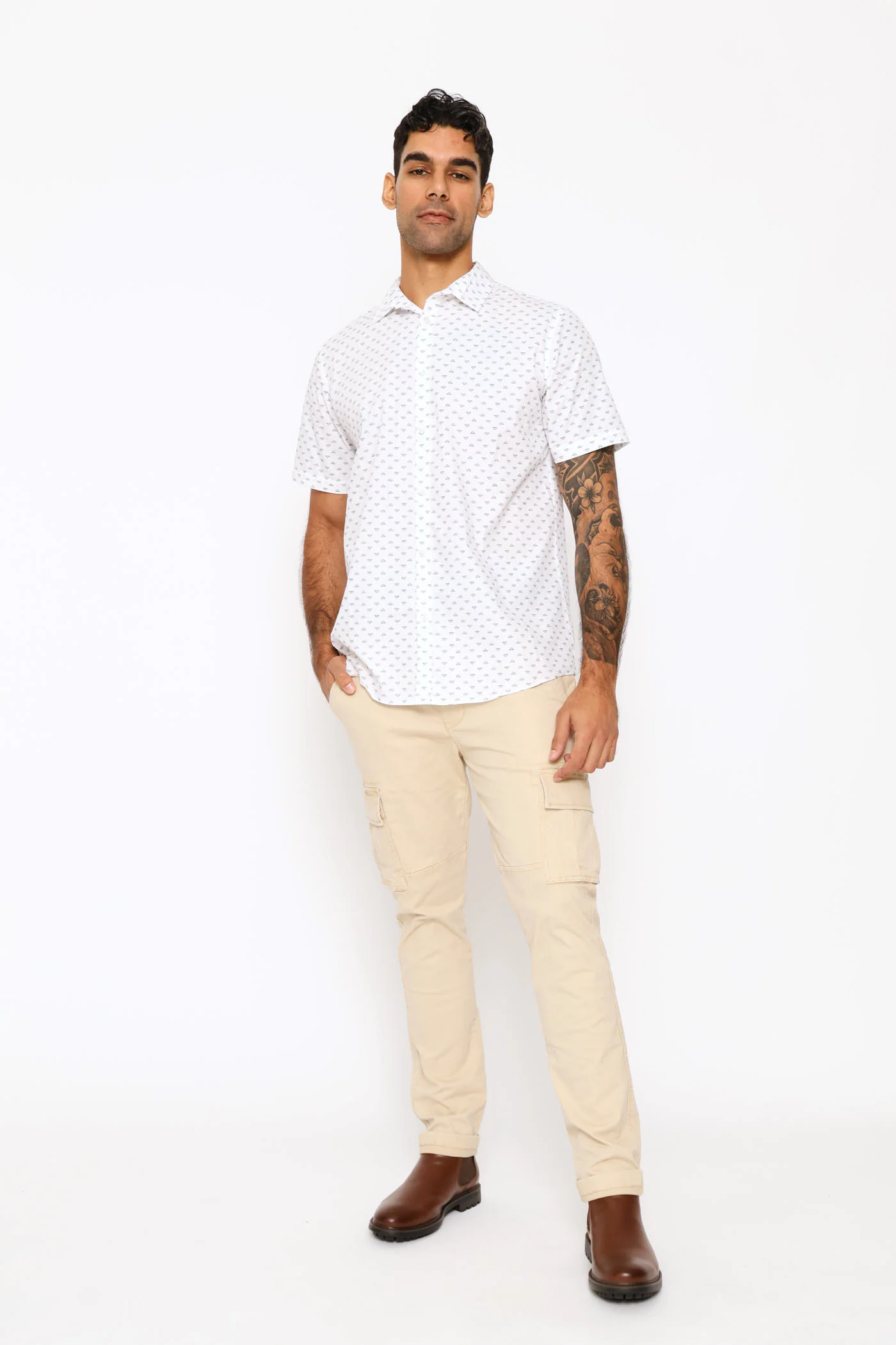 Triangle Print Regular Shirt - White - Image 5