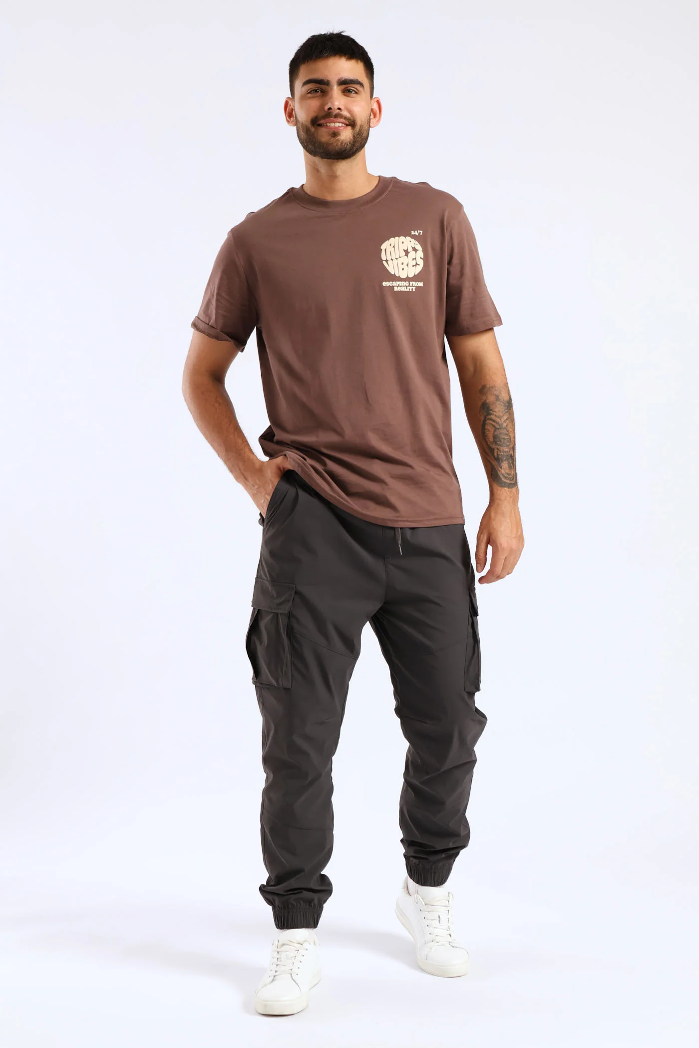 Trippy Vibes Print Tee - Brown - Image 4
