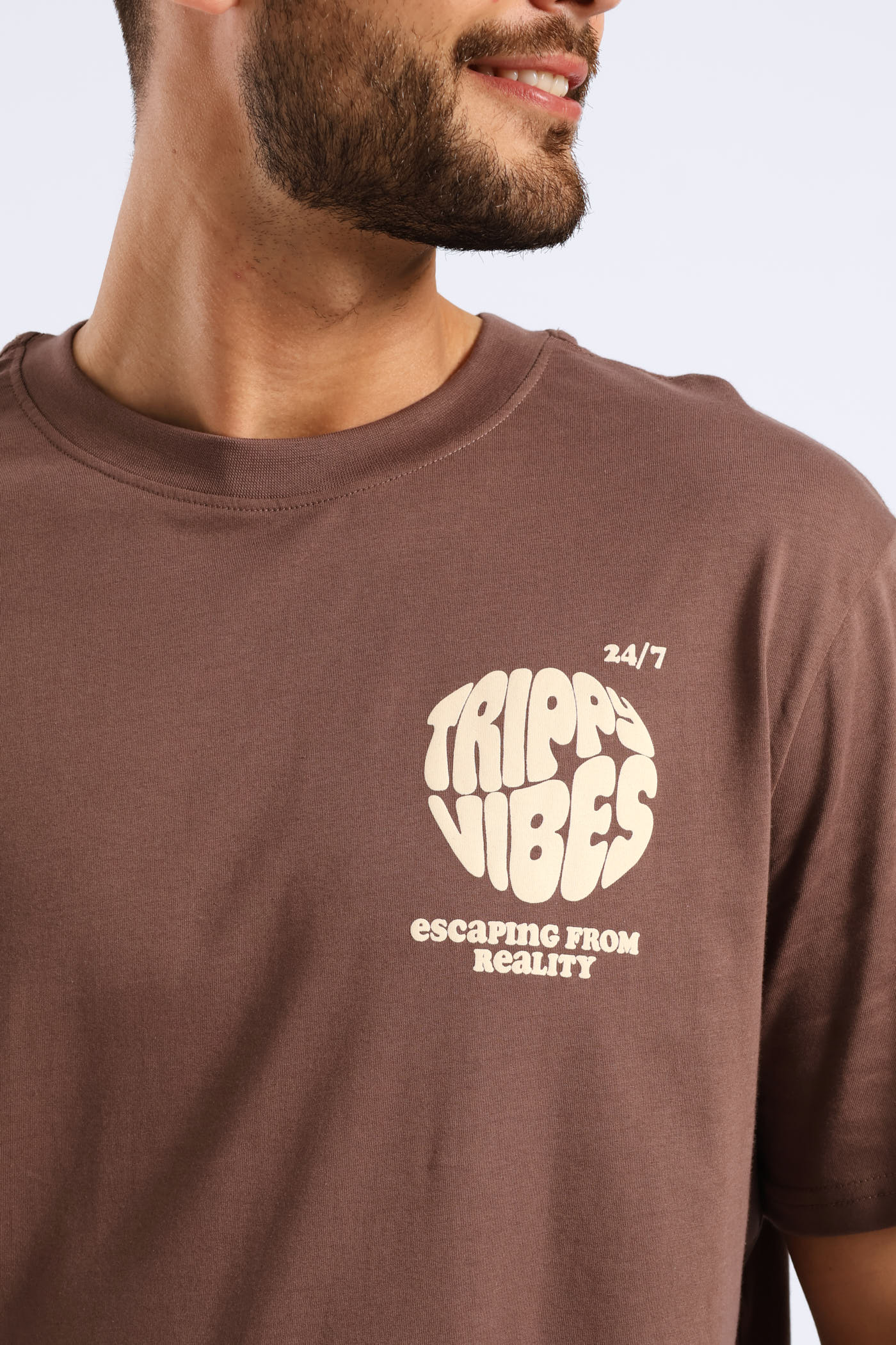 Trippy Vibes Print Tee - Brown - Image 5