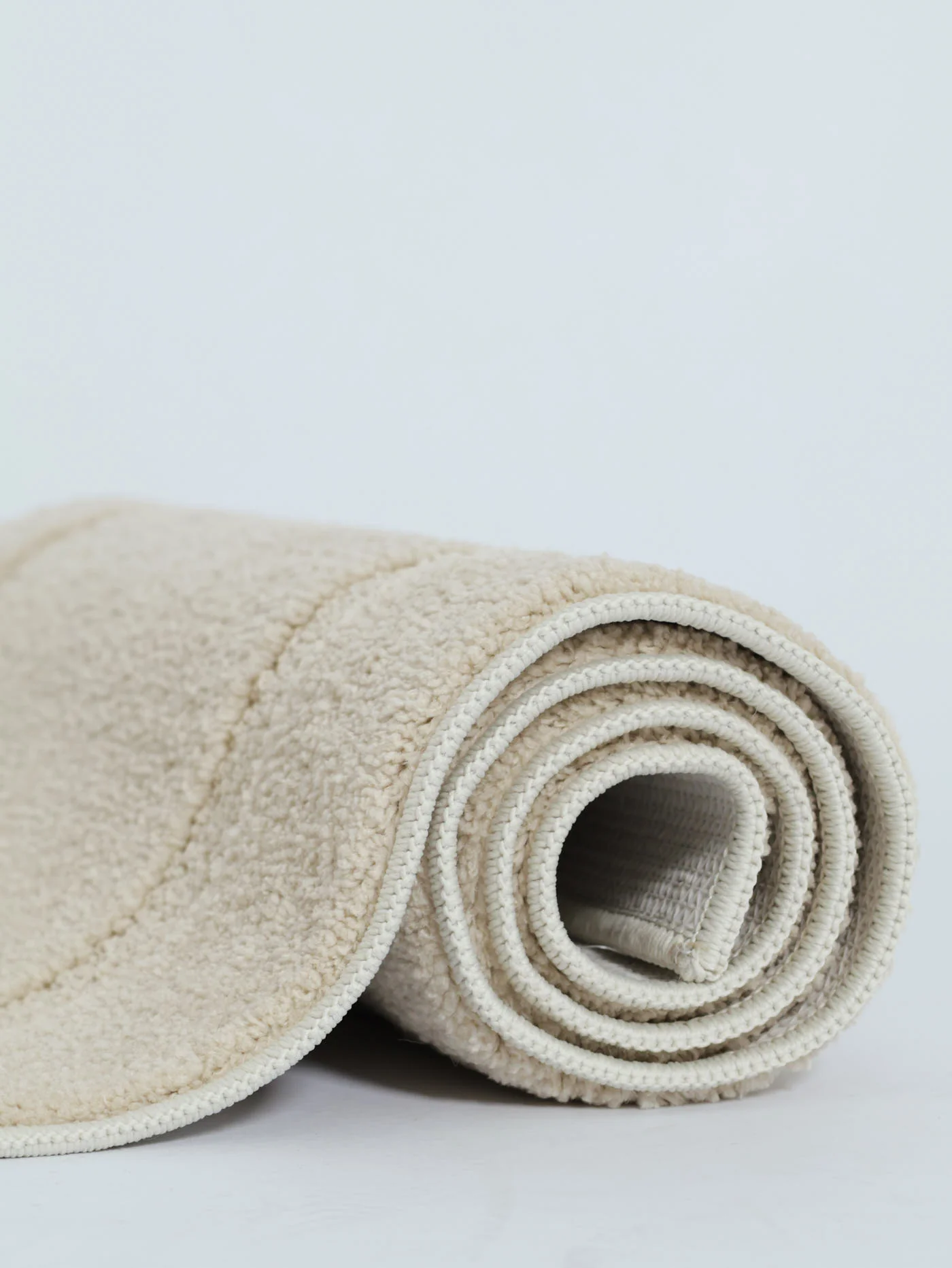 1400GSM Tufted Border Runner Bath Mat - Image 3